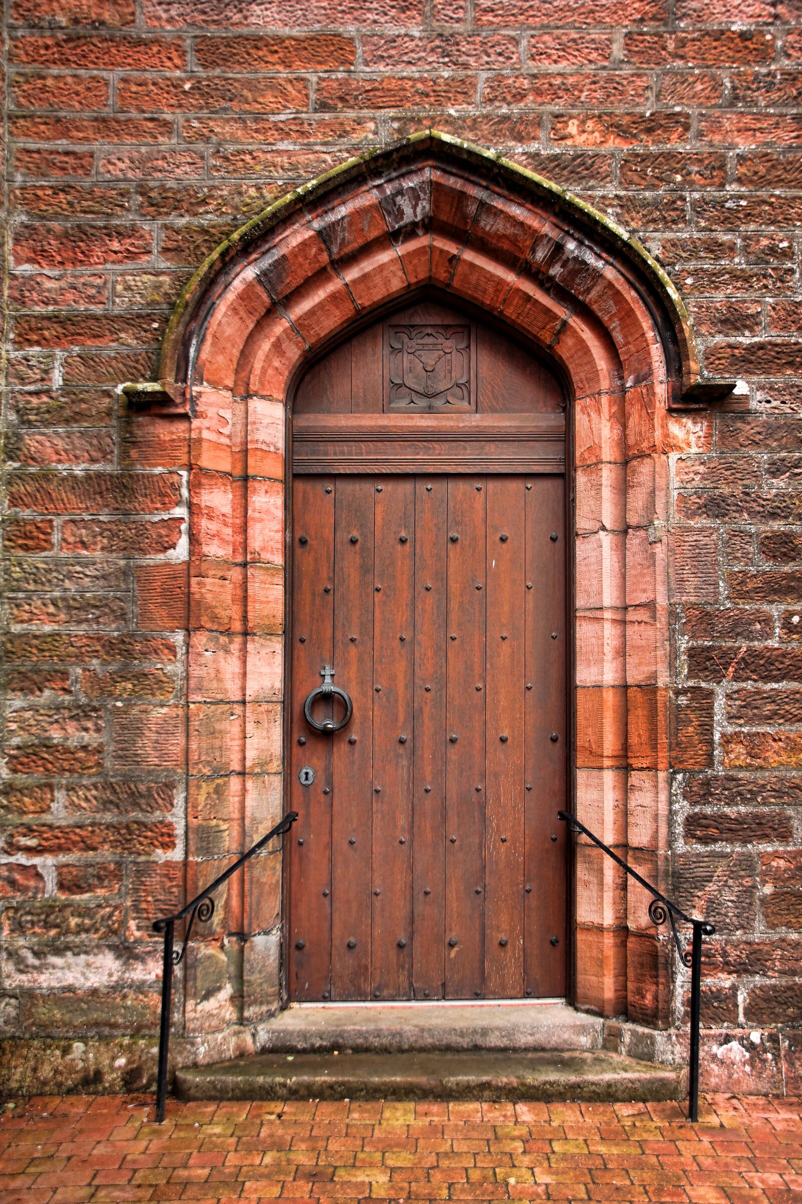 Canon EOS 550D (EOS Rebel T2i / EOS Kiss X4) sample photo. Door, portal, input photography