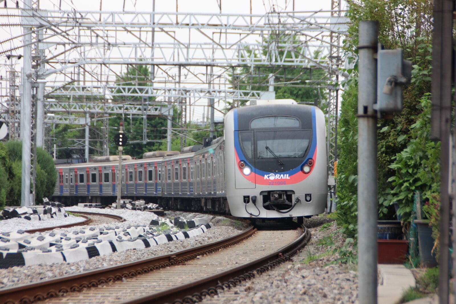 Canon EOS 600D (Rebel EOS T3i / EOS Kiss X5) sample photo. Train, subway, republic of photography