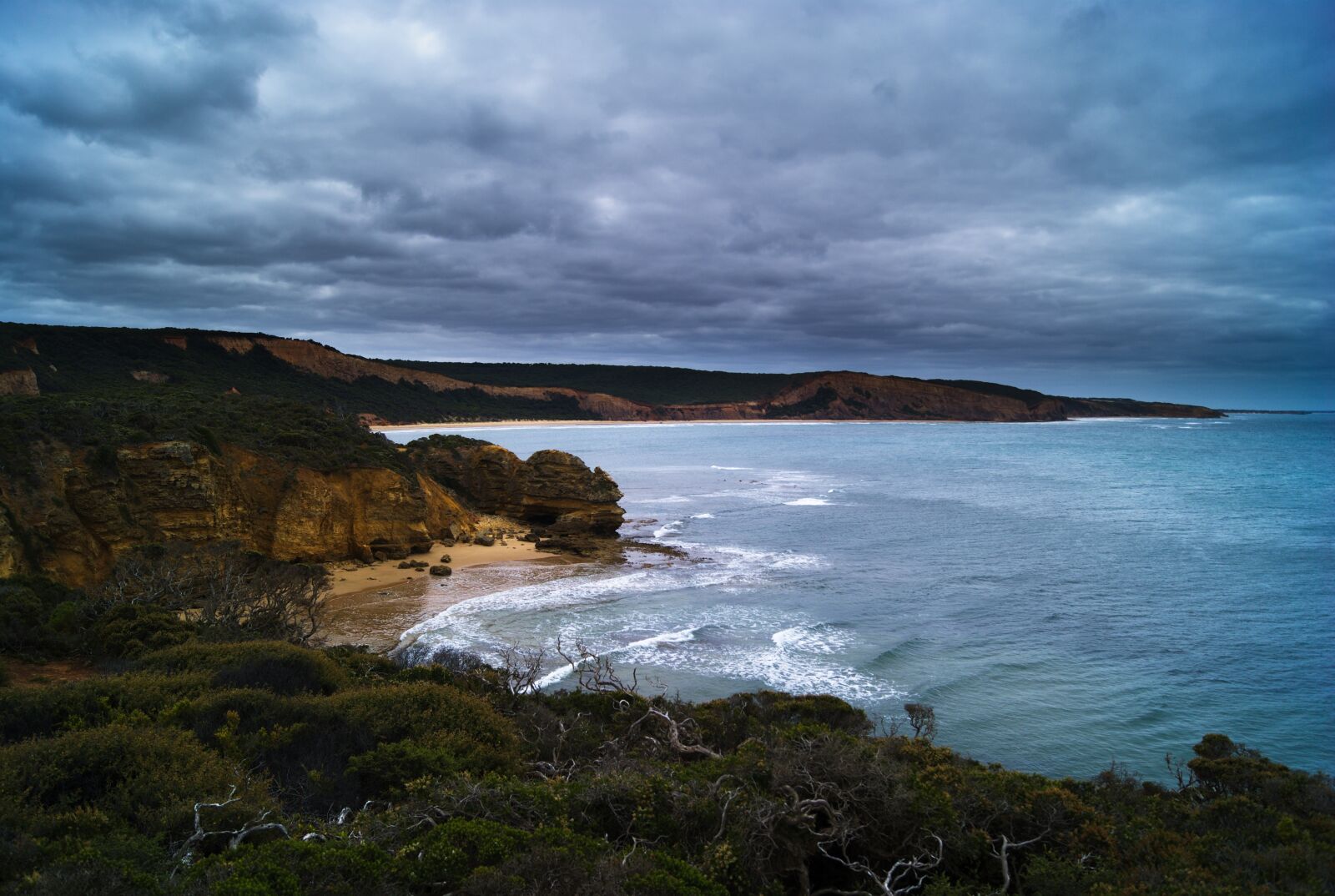 Sony Alpha DSLR-A230 sample photo. Great ocean road, landmark photography