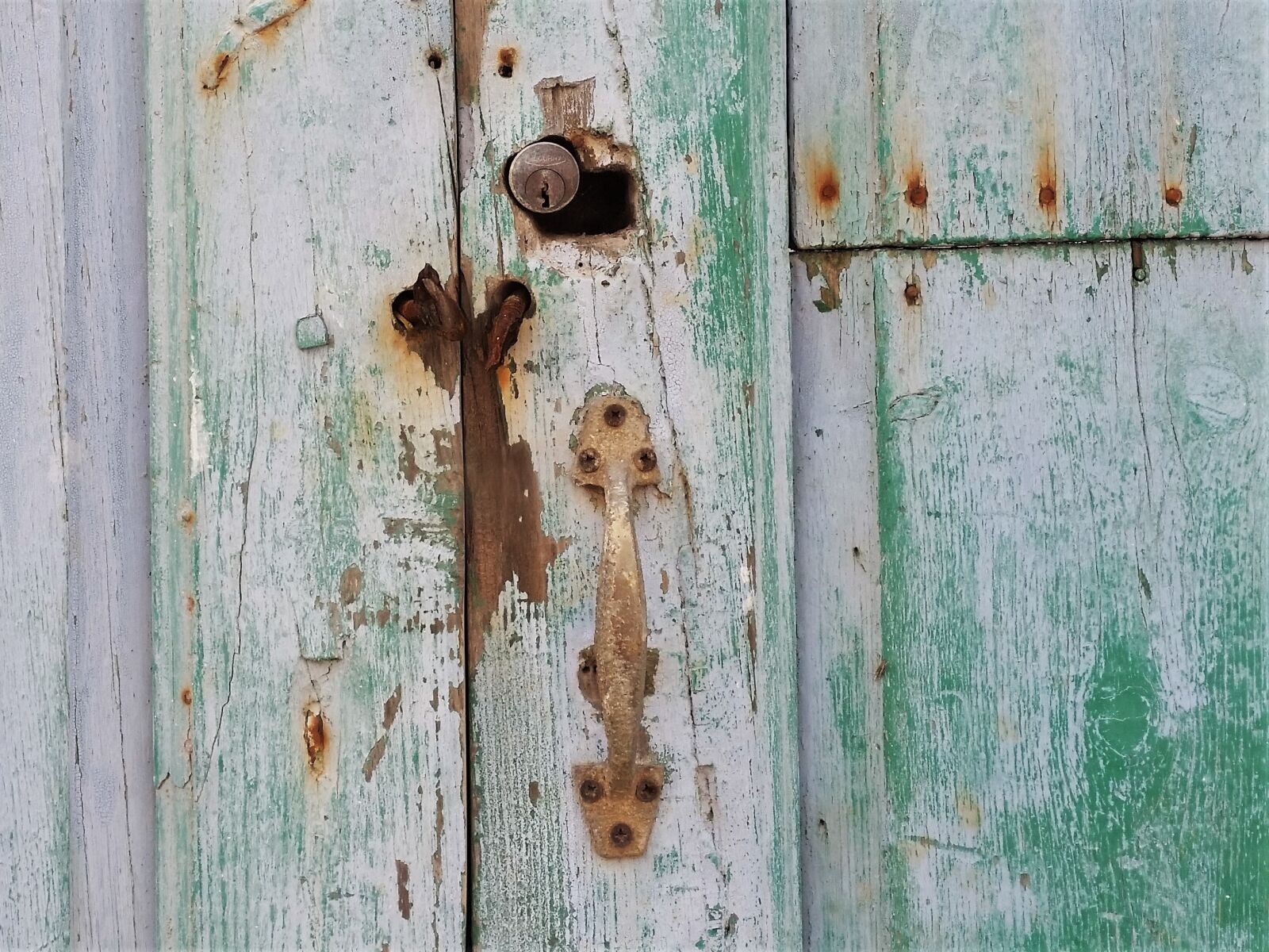Samsung Galaxy S5 sample photo. Old door lock, castle photography