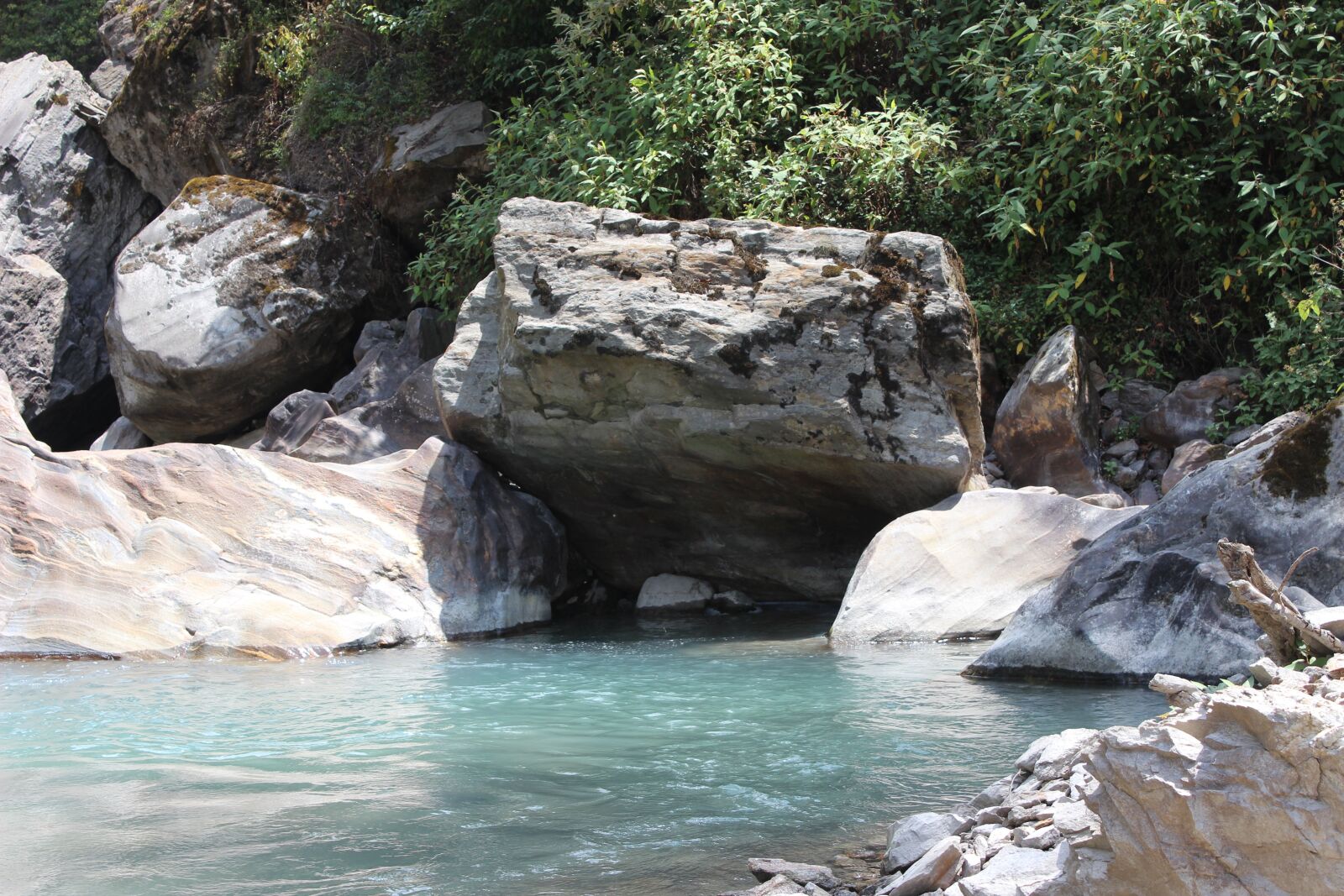 Canon EOS 600D (Rebel EOS T3i / EOS Kiss X5) sample photo. River, rock, stone photography