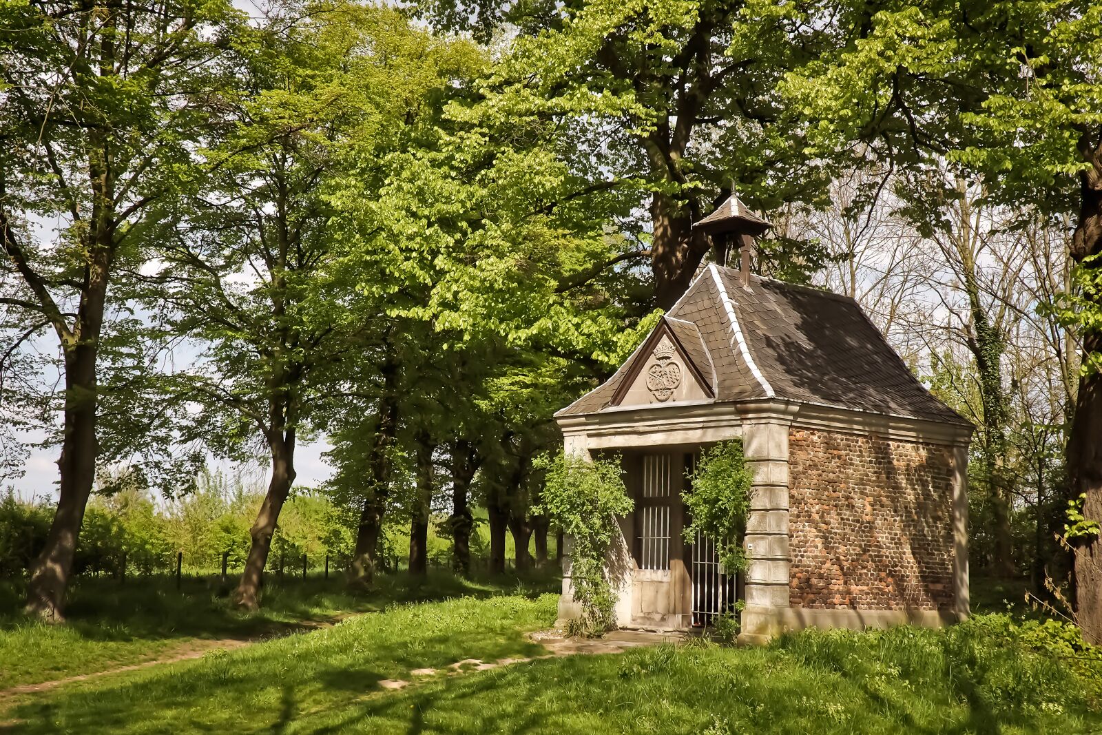 Olympus OM-D E-M10 sample photo. Chapel, away, nature photography