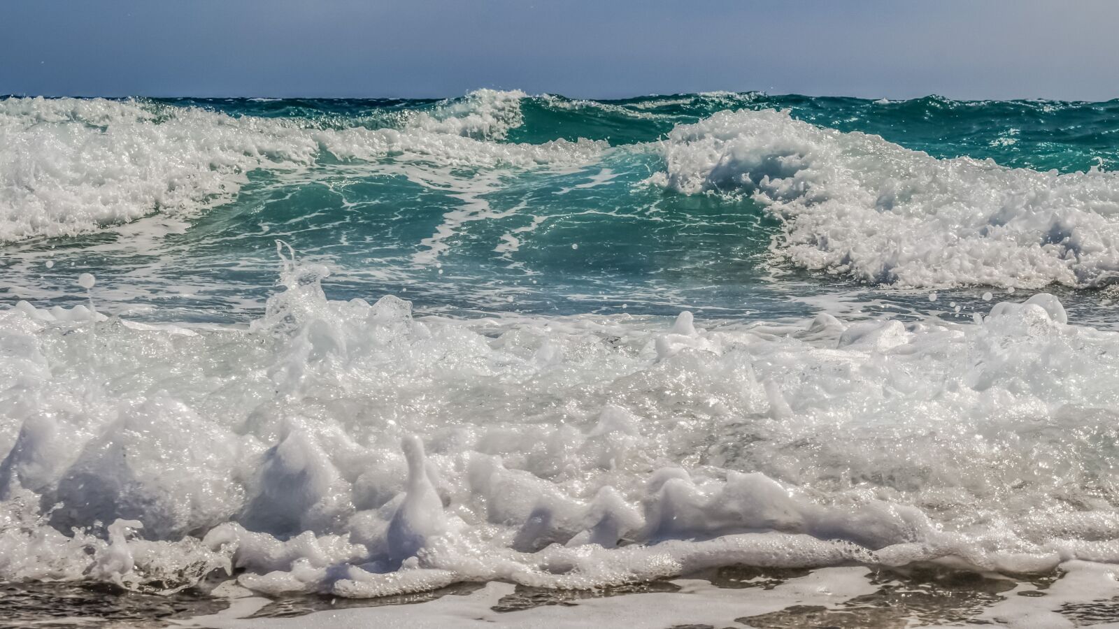 Nikon D3300 sample photo. Waves, foam, spray photography