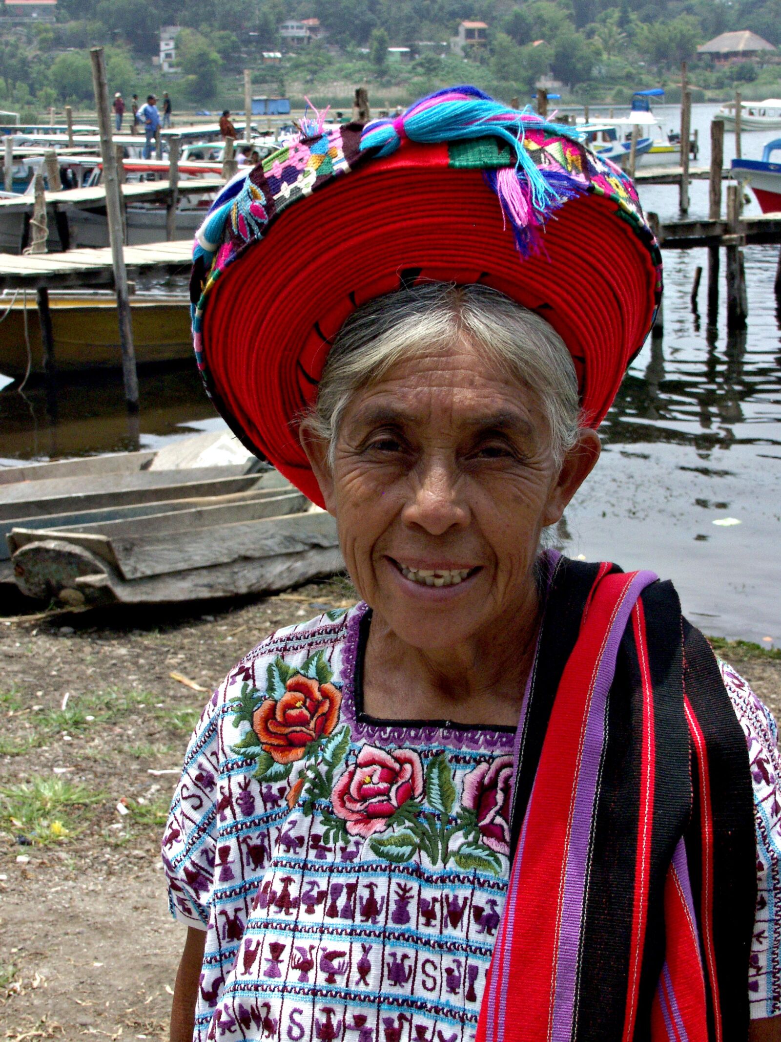 Olympus E-20,E-20N,E-20P sample photo. Dressed, guatemalas, traditional, dignity photography