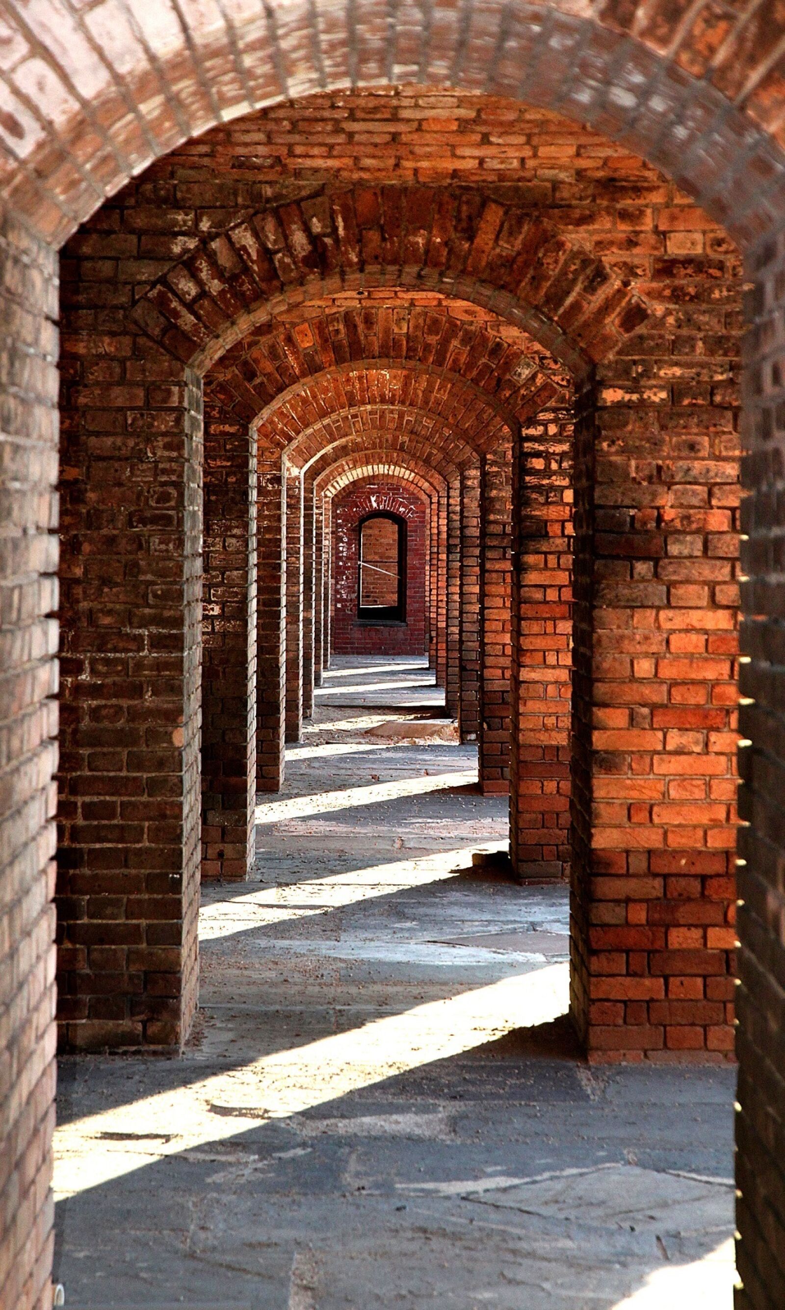 Canon EOS 500D (EOS Rebel T1i / EOS Kiss X3) sample photo. Arcade, arches, architecture photography