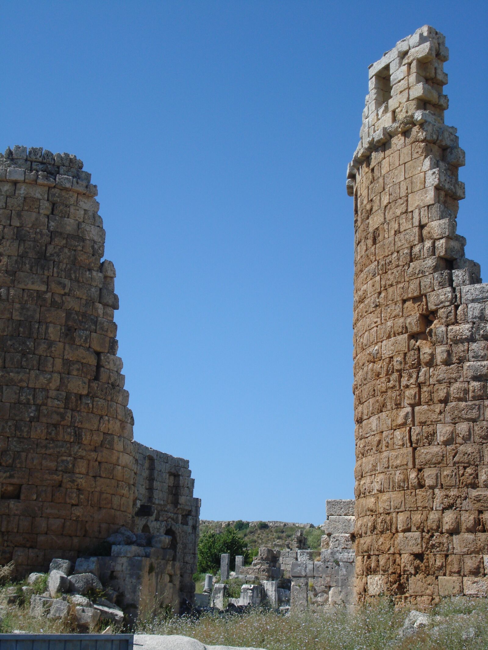 Sony DSC-W55 sample photo. Two towers, ruins, perge photography