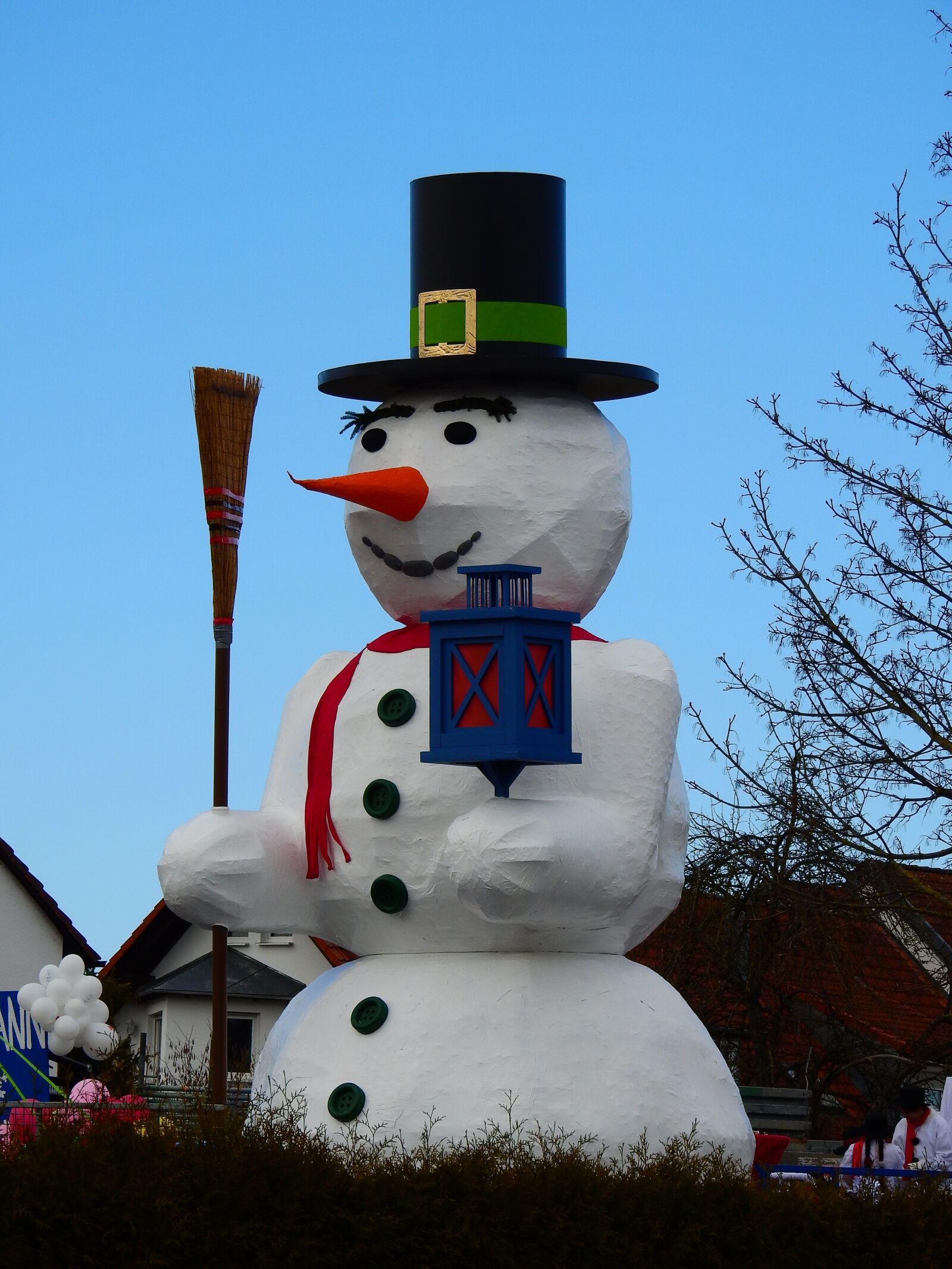 Nikon Coolpix P900 sample photo. Carnival, move, snowman photography