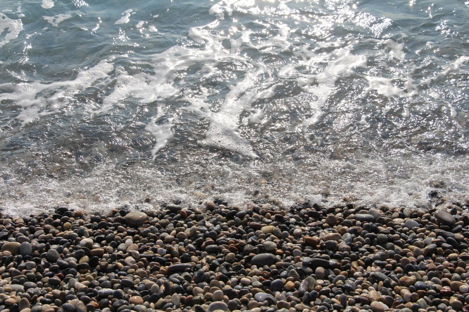 Canon EOS 700D (EOS Rebel T5i / EOS Kiss X7i) sample photo. Sea, stones, riviera photography