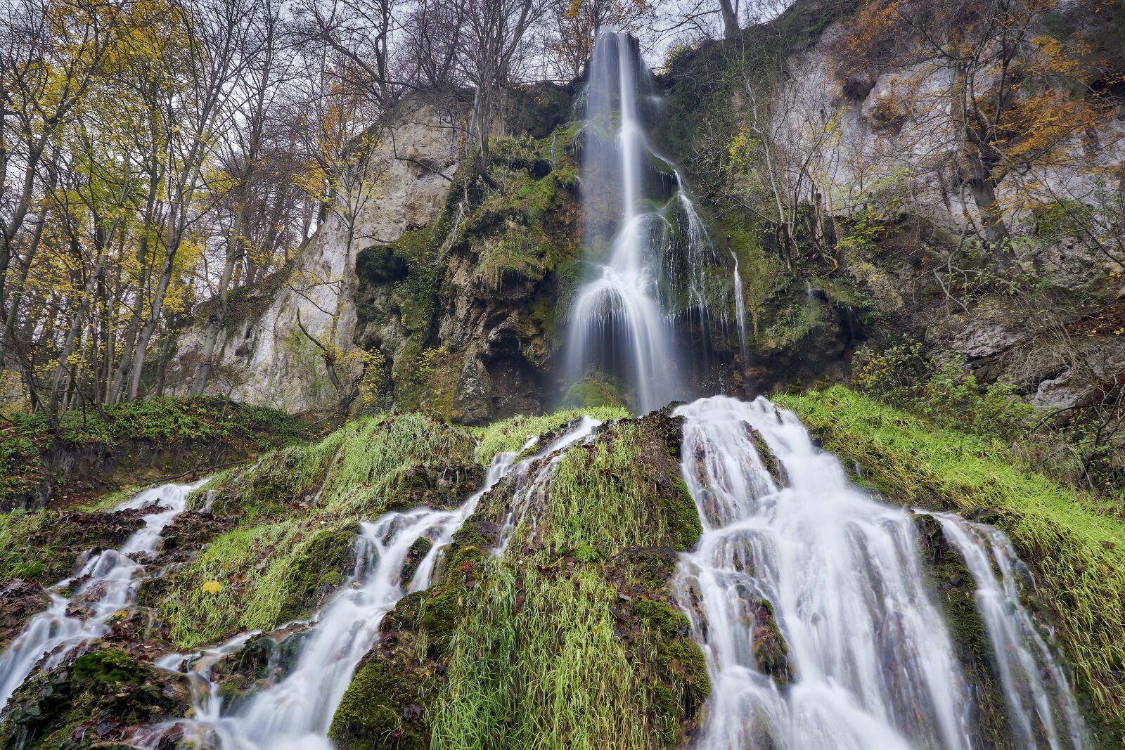 Sony ILCA-77M2 sample photo. Waterfall, autumn, nature photography