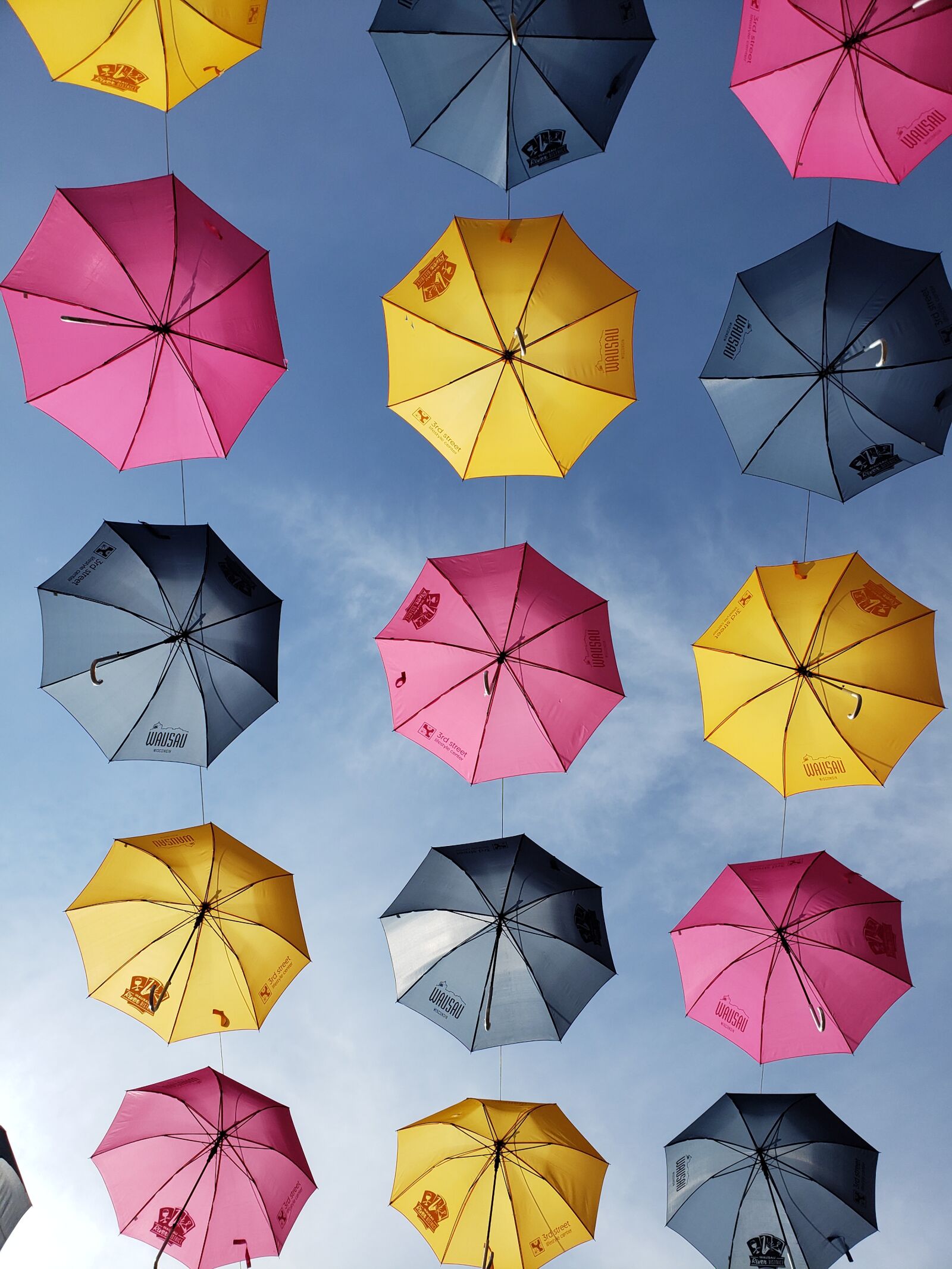 Samsung Galaxy S9 sample photo. Umbrellas, sky, yellow photography