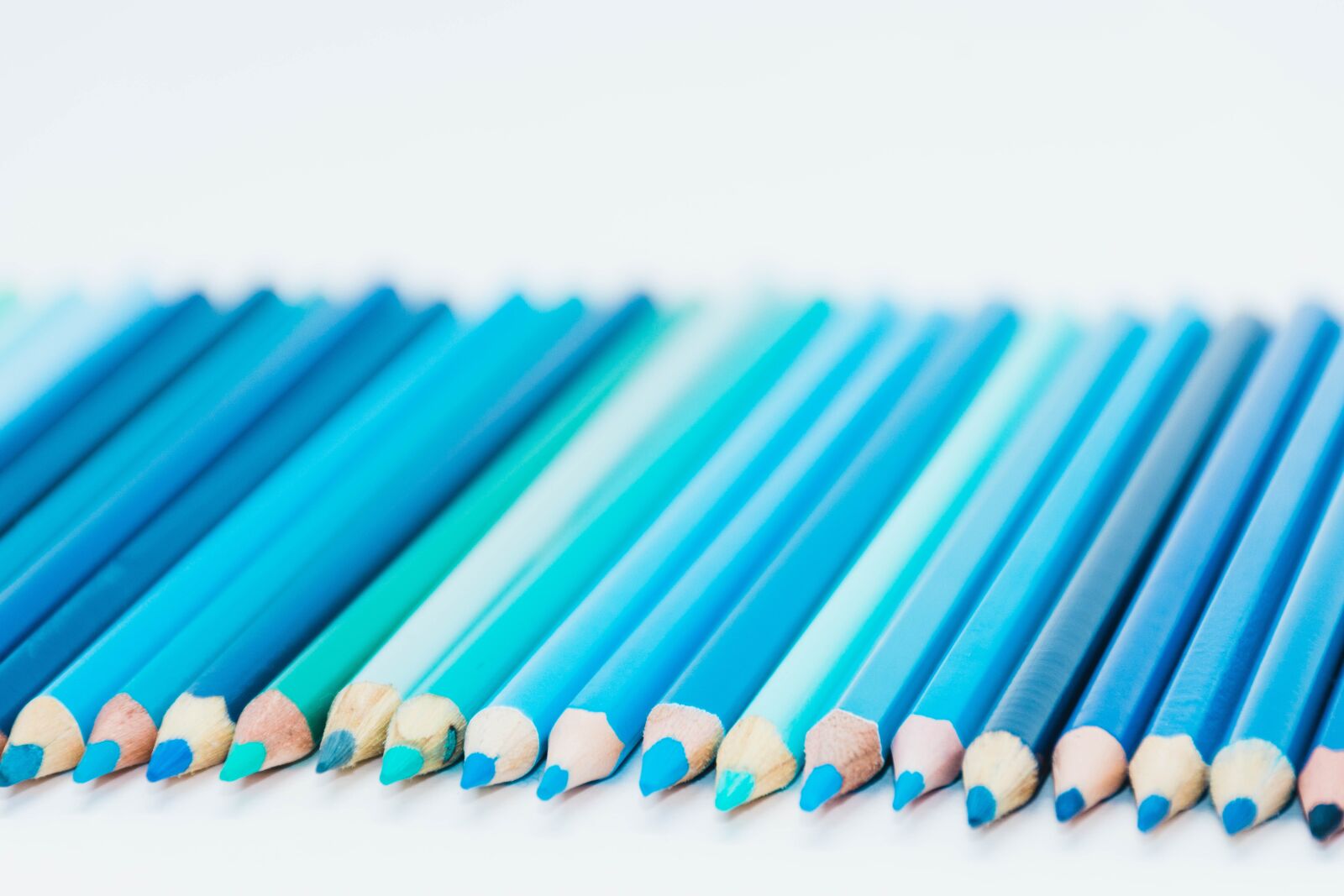 Nikon D7200 sample photo. Color, pencil, school photography