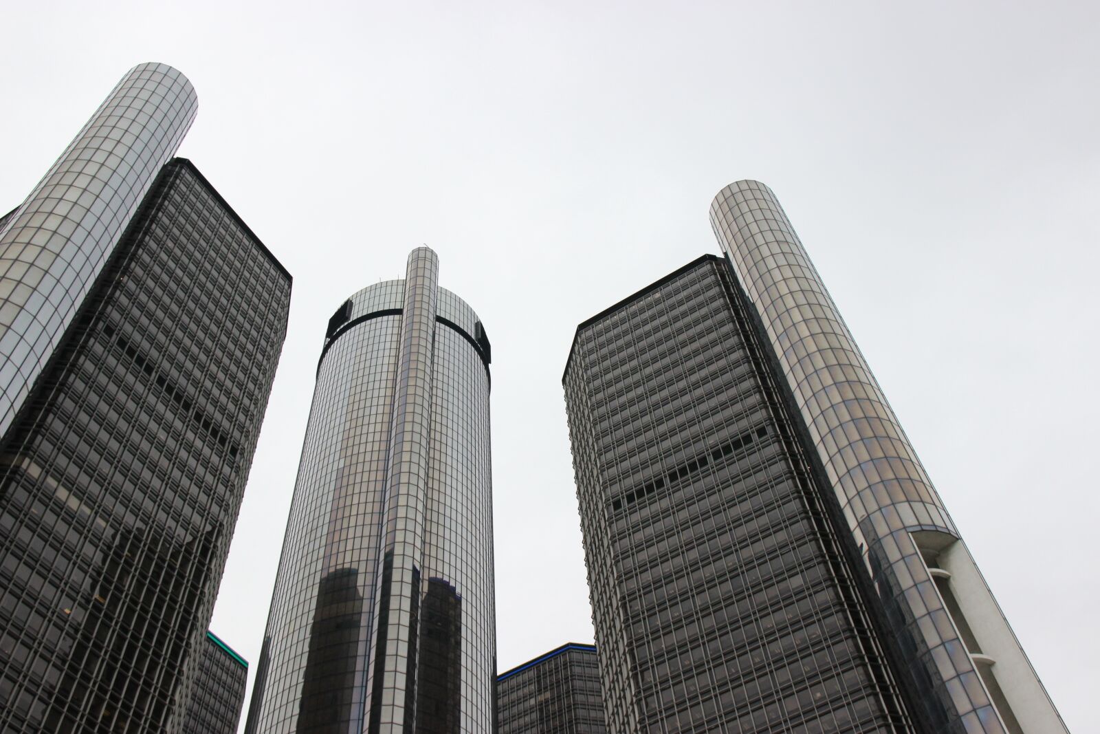 Canon EOS 600D (Rebel EOS T3i / EOS Kiss X5) sample photo. Renaissance center, general motors photography