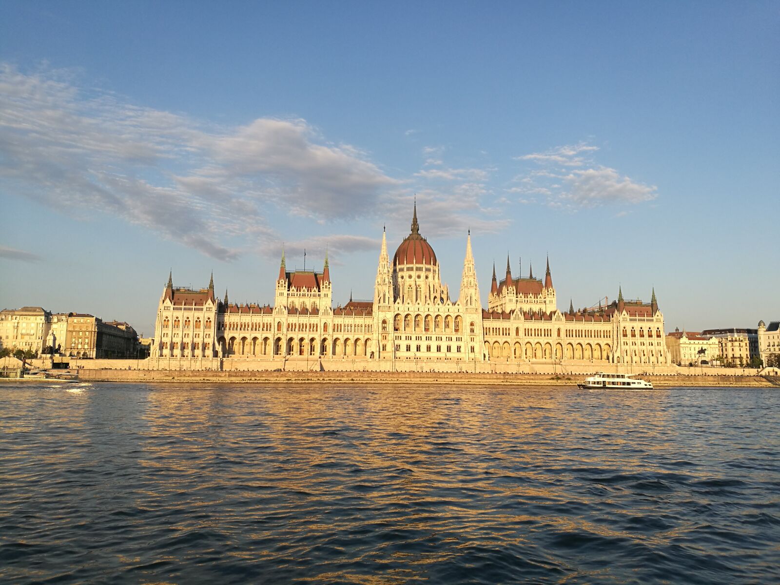HUAWEI P9 sample photo. Budapest, parliament, hungary photography