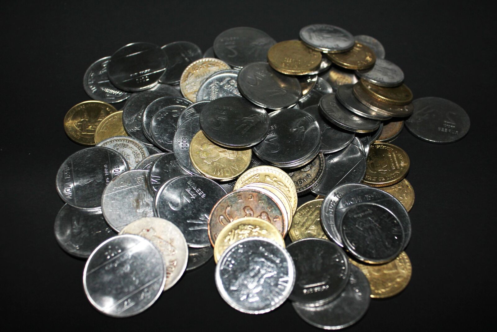 Canon EOS 550D (EOS Rebel T2i / EOS Kiss X4) sample photo. Metal coin, money, cash photography