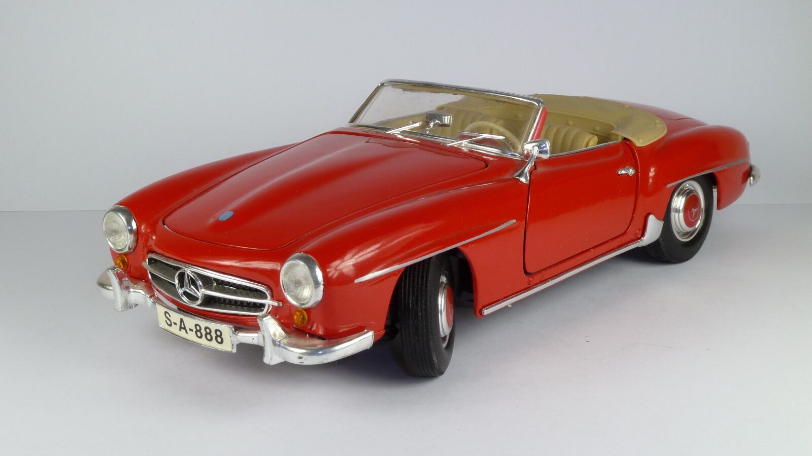 Panasonic Lumix DMC-ZS7 (Lumix DMC-TZ10) sample photo. Mercedes, 190 sl, 1955 photography