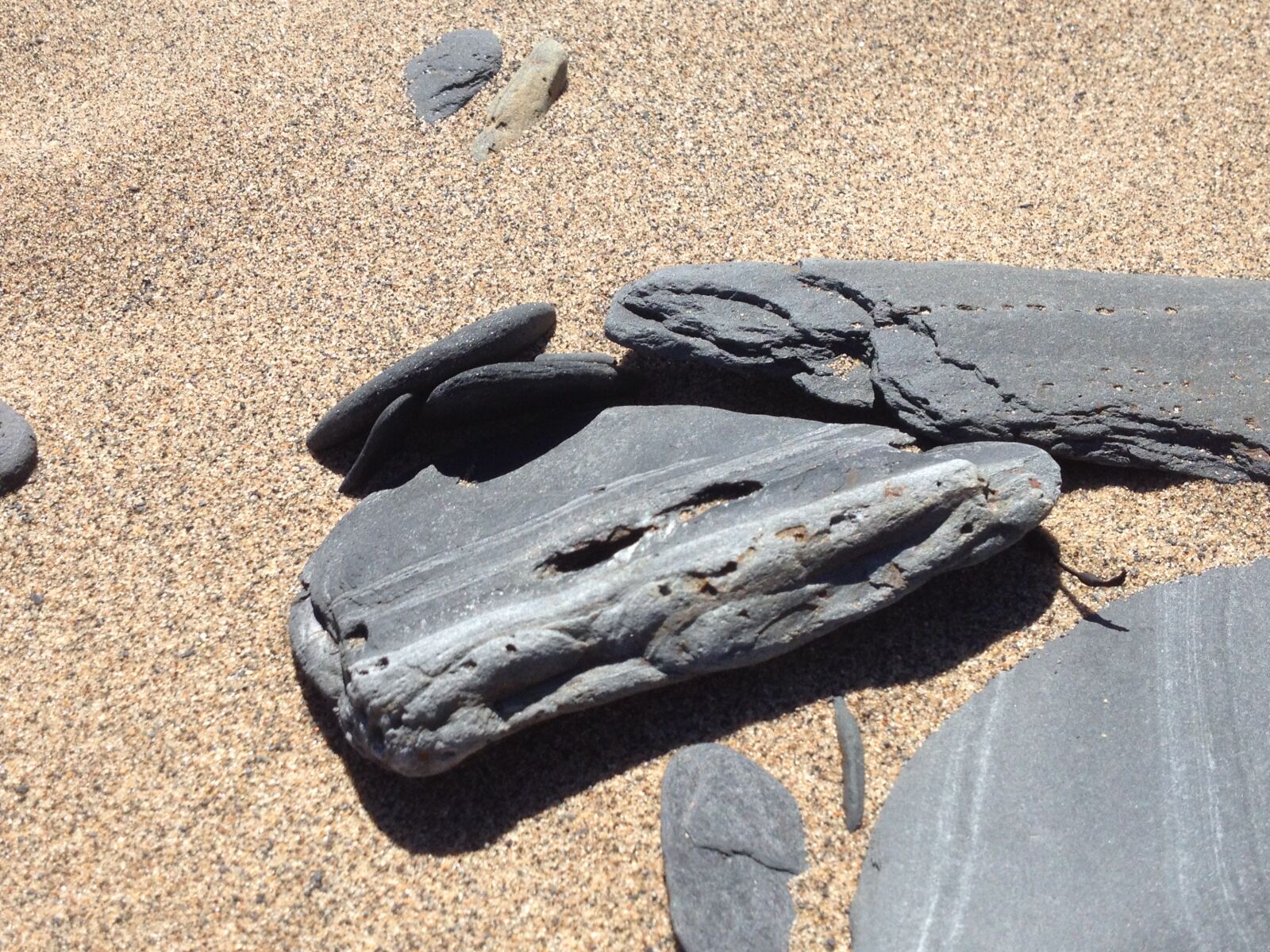 iPhone 4S back camera 4.28mm f/2.4 sample photo. Beach, canada, ocean, rocks photography