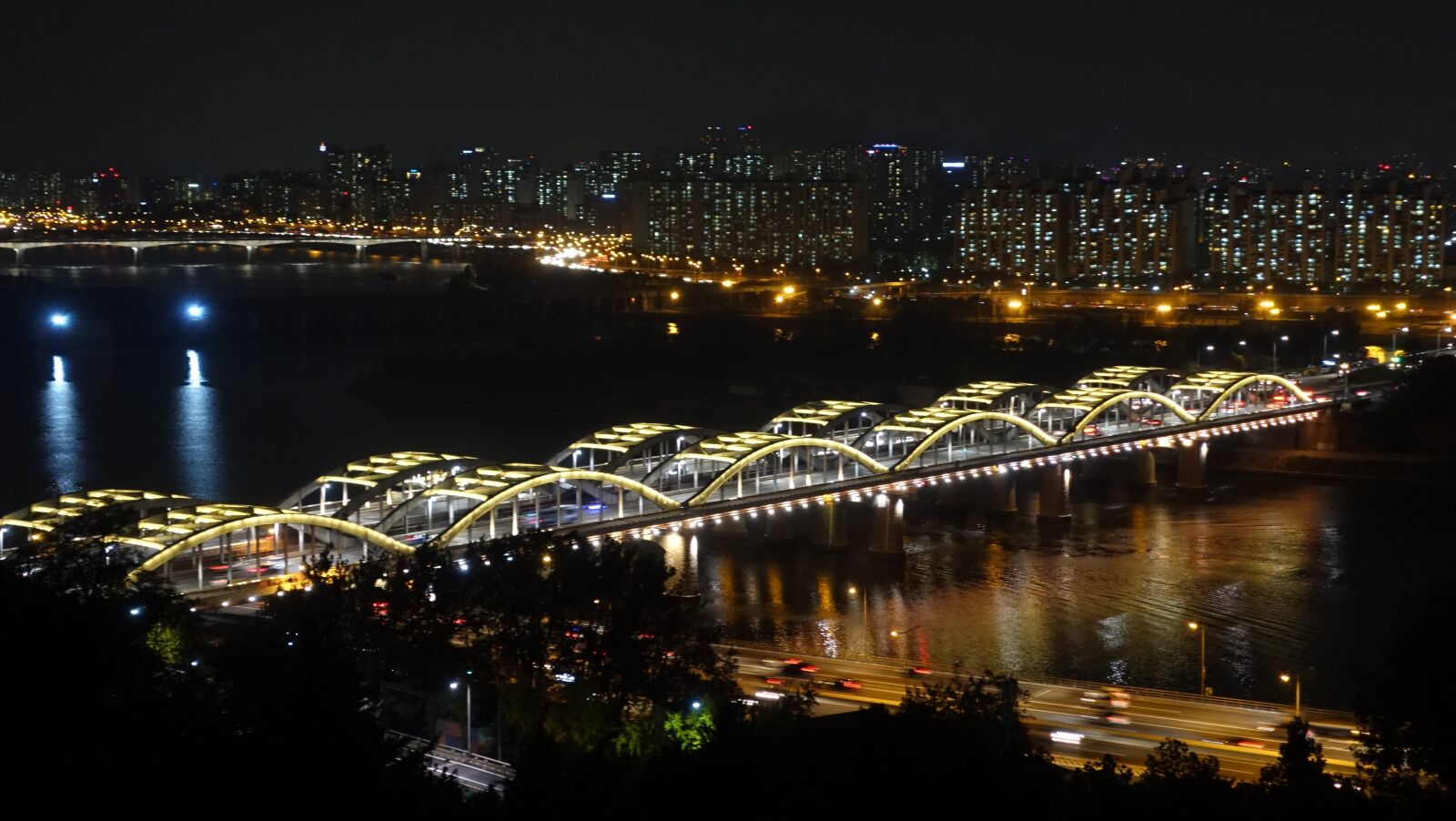 Sony Cyber-shot DSC-RX100 IV sample photo. Seoul, night view, han photography