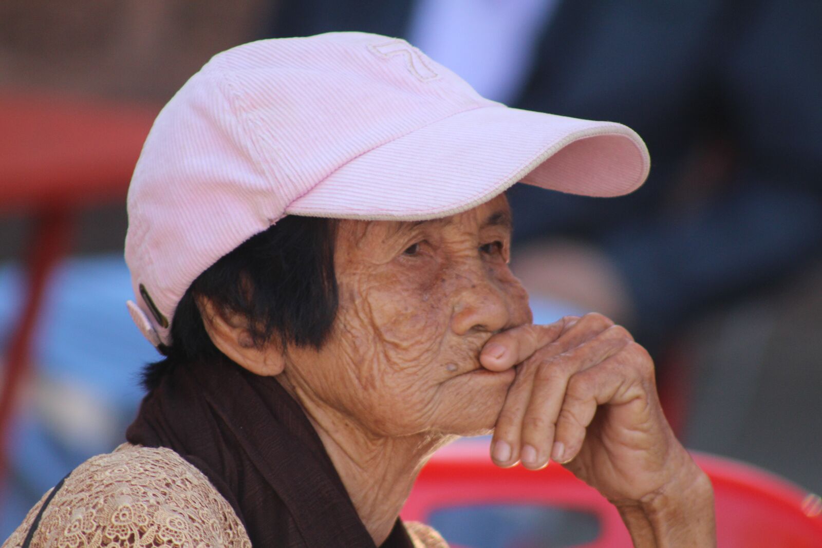 Canon EOS 650D (EOS Rebel T4i / EOS Kiss X6i) sample photo. Thai, elderly, woman photography