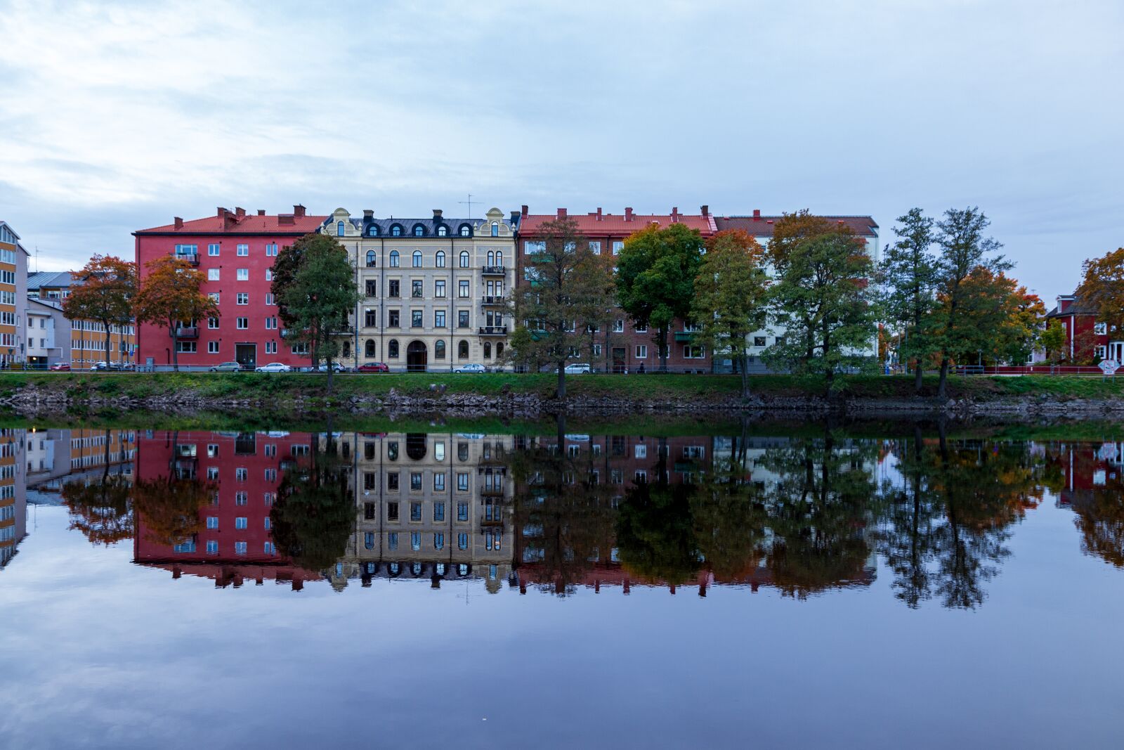 Canon EOS 6D Mark II sample photo. Karlstad, waters, building photography