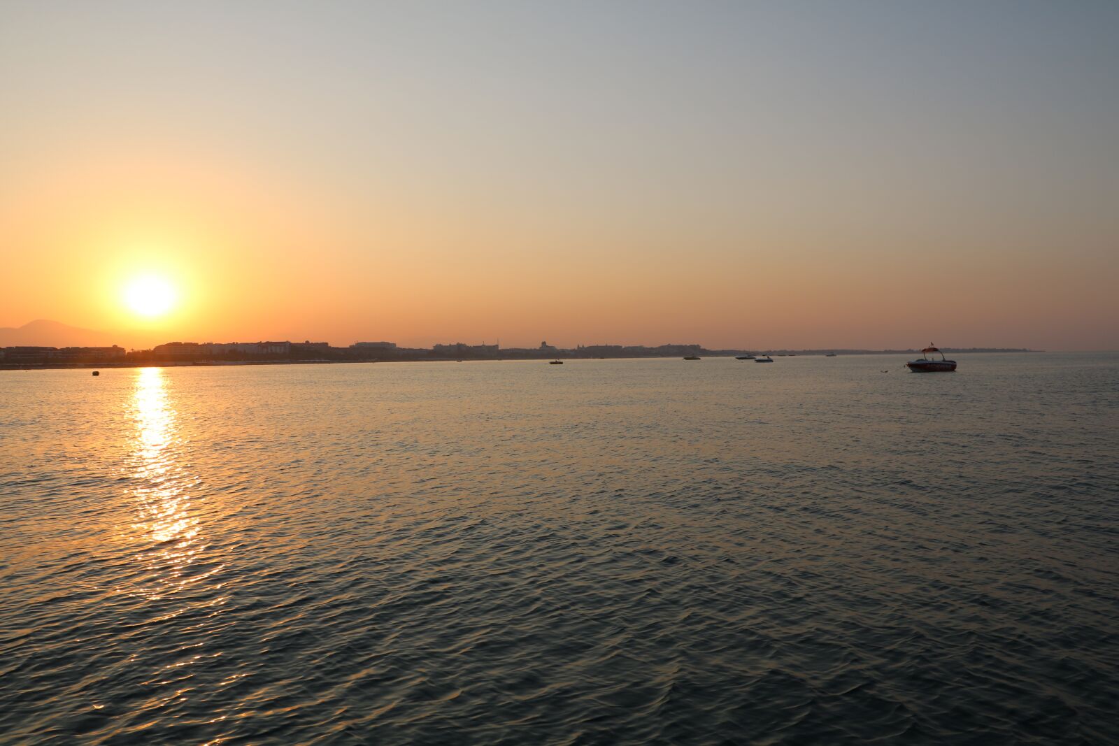 Canon EOS 750D (EOS Rebel T6i / EOS Kiss X8i) sample photo. Sunrise, sea, sky photography