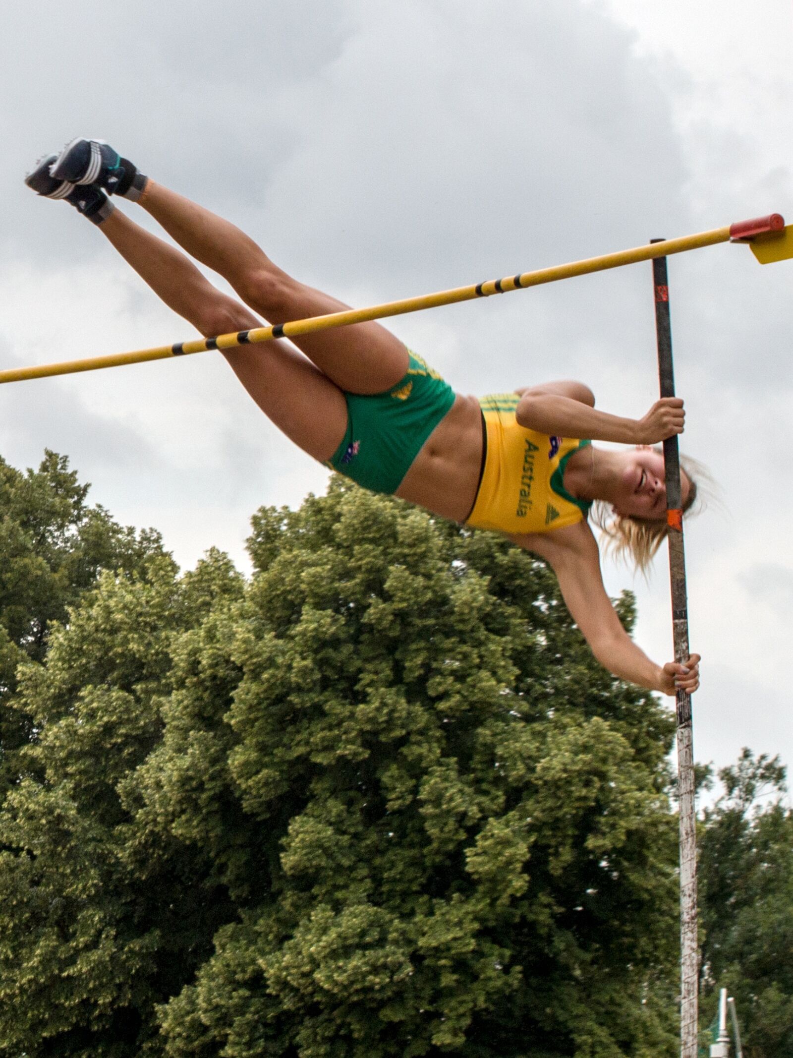 Canon EOS 70D + Canon EF 70-200mm F4L USM sample photo. Lechtathletik, sport, pole vault photography