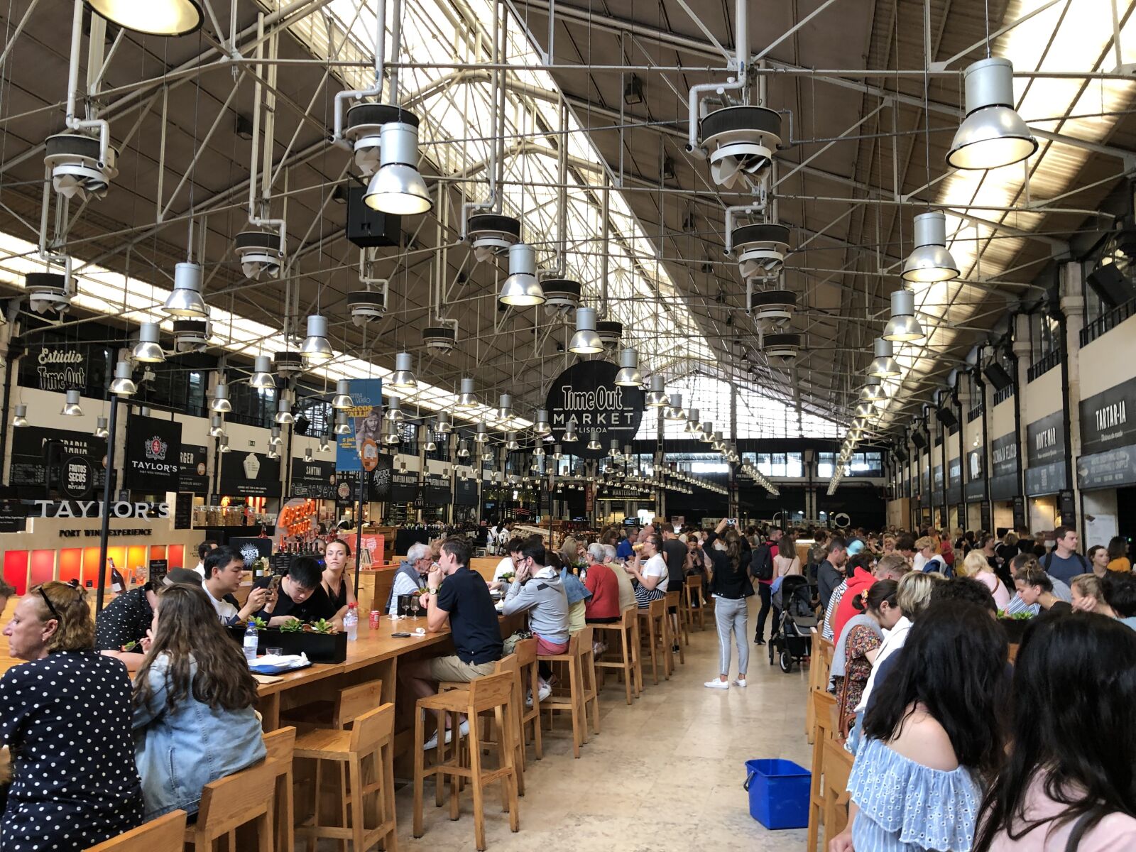 iPhone X back dual camera 4mm f/1.8 sample photo. Lisbon, time-out market, market photography
