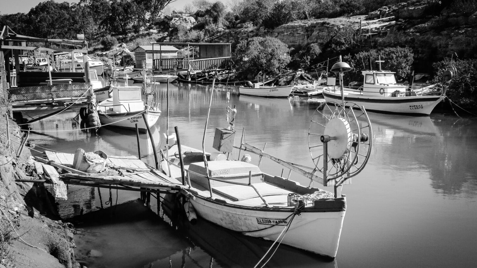 Canon PowerShot SX400 IS sample photo. Fishing boat, fishing shelter photography