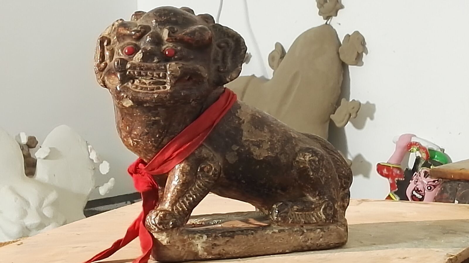 HUAWEI P8 sample photo. Clay sculpture, lion, art photography