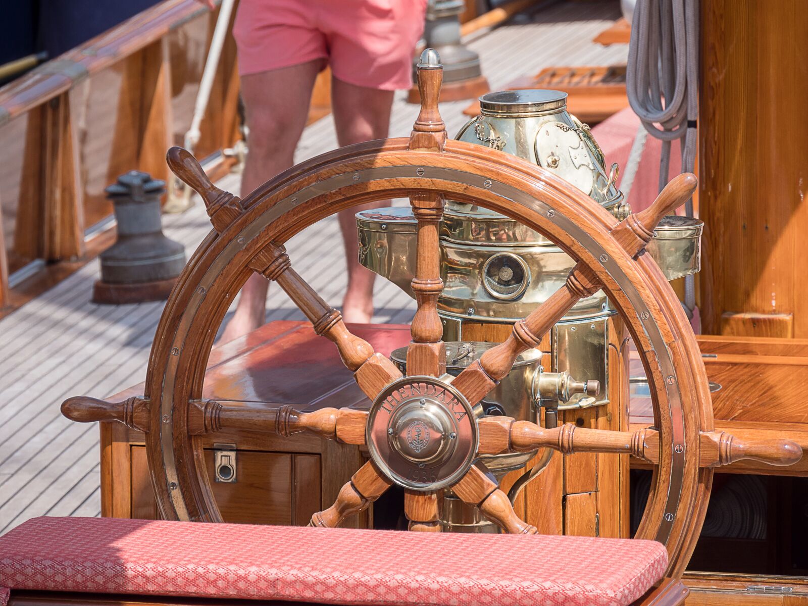 Panasonic Lumix DMC-GX8 sample photo. Wheel, wood, rudder photography