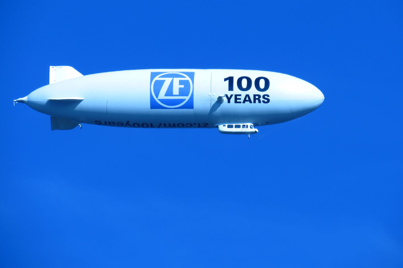 Canon PowerShot SX50 HS sample photo. Zeppelin, sky, flying photography