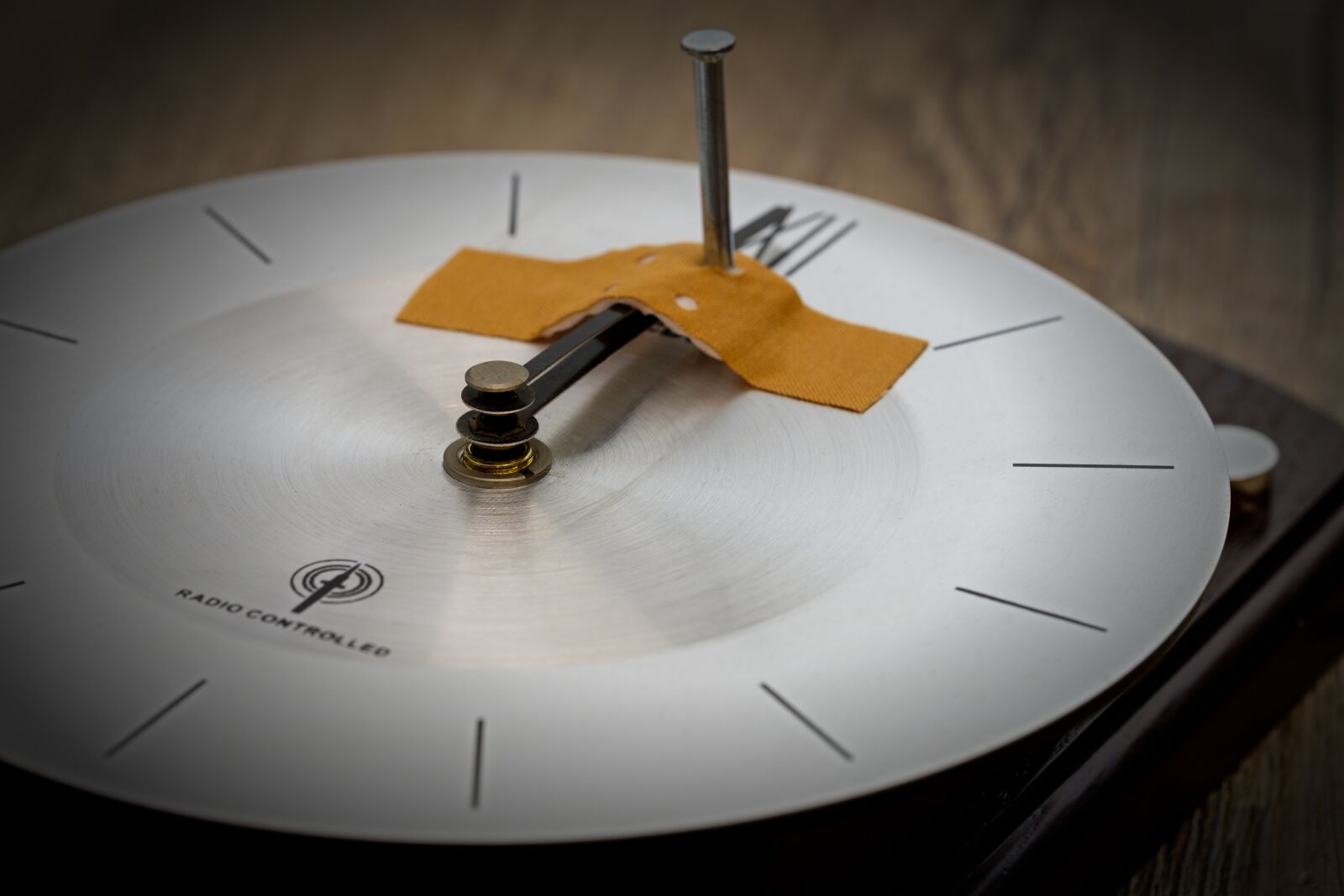 Fujifilm X-T2 + Fujifilm XF 80mm F2.8 R LM OIS WR Macro sample photo. Time, clock, pointer photography