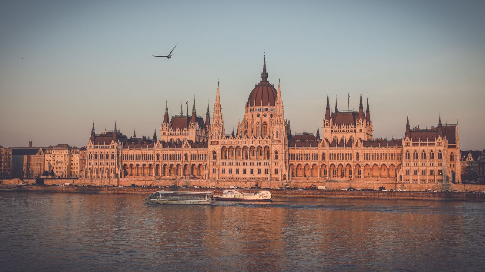Canon EOS 6D Mark II sample photo. Architecture, river, travel photography