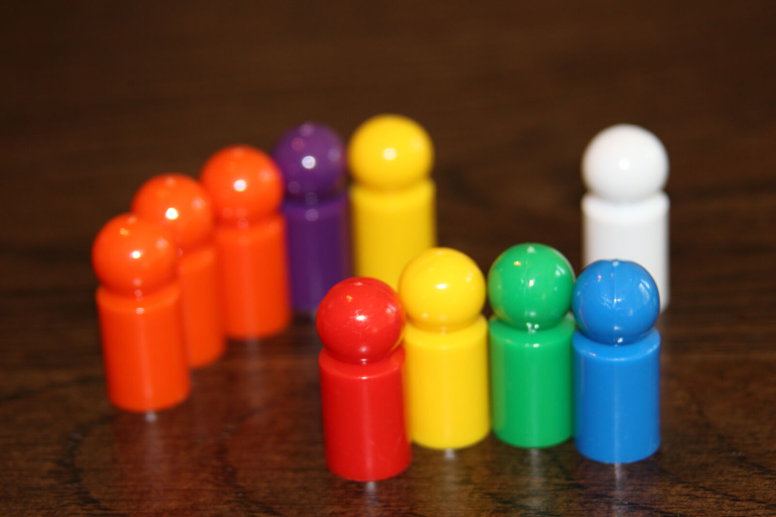 Canon EOS 600D (Rebel EOS T3i / EOS Kiss X5) sample photo. Colorful, game, pawn, plastic photography