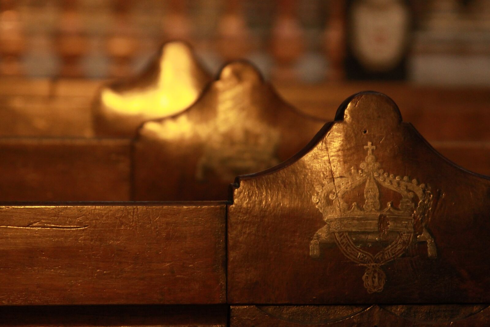 Canon EOS 50D sample photo. Church, desks, banco photography