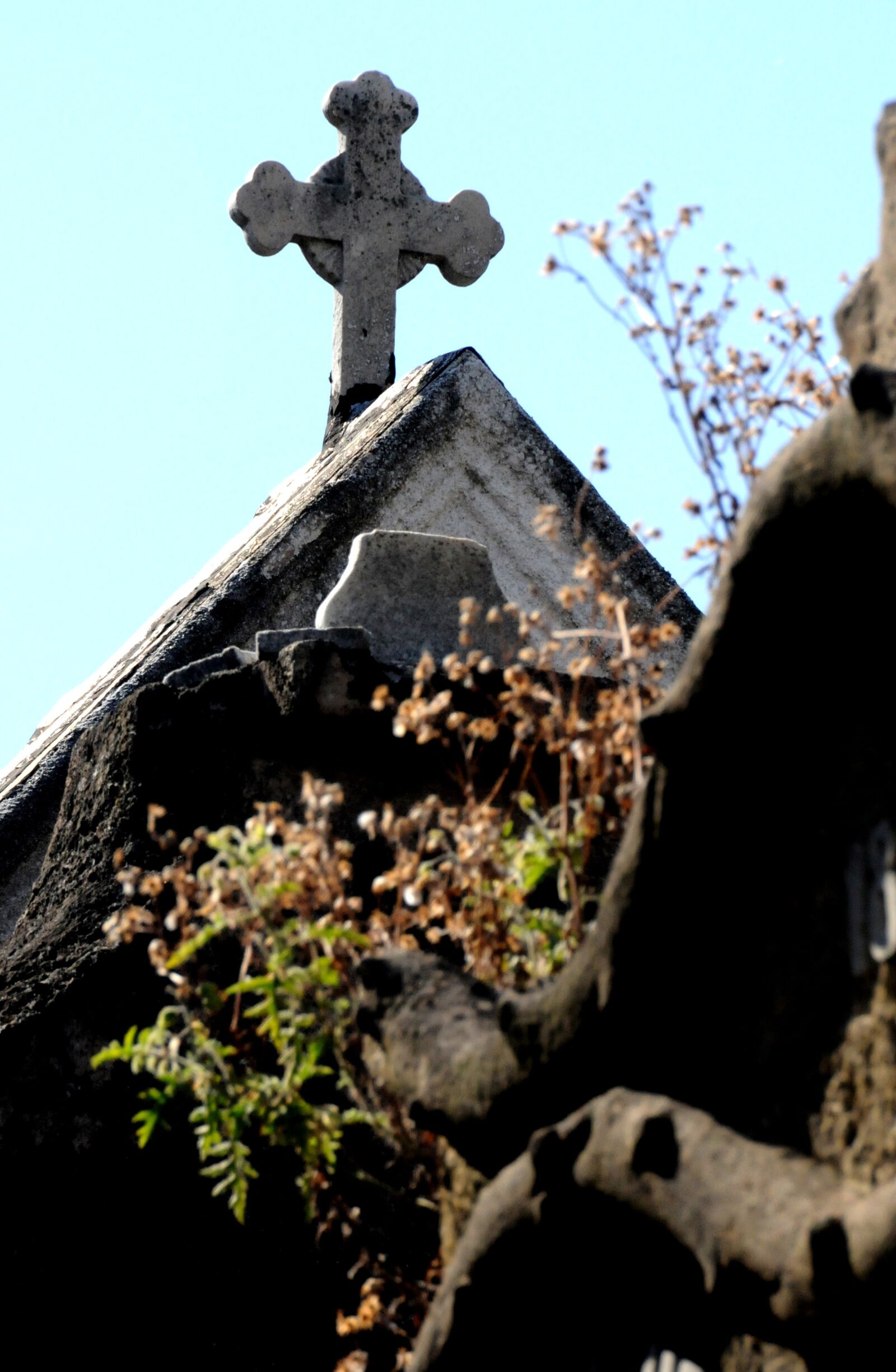 Nikon D300 sample photo. Cemetery, cross, building photography