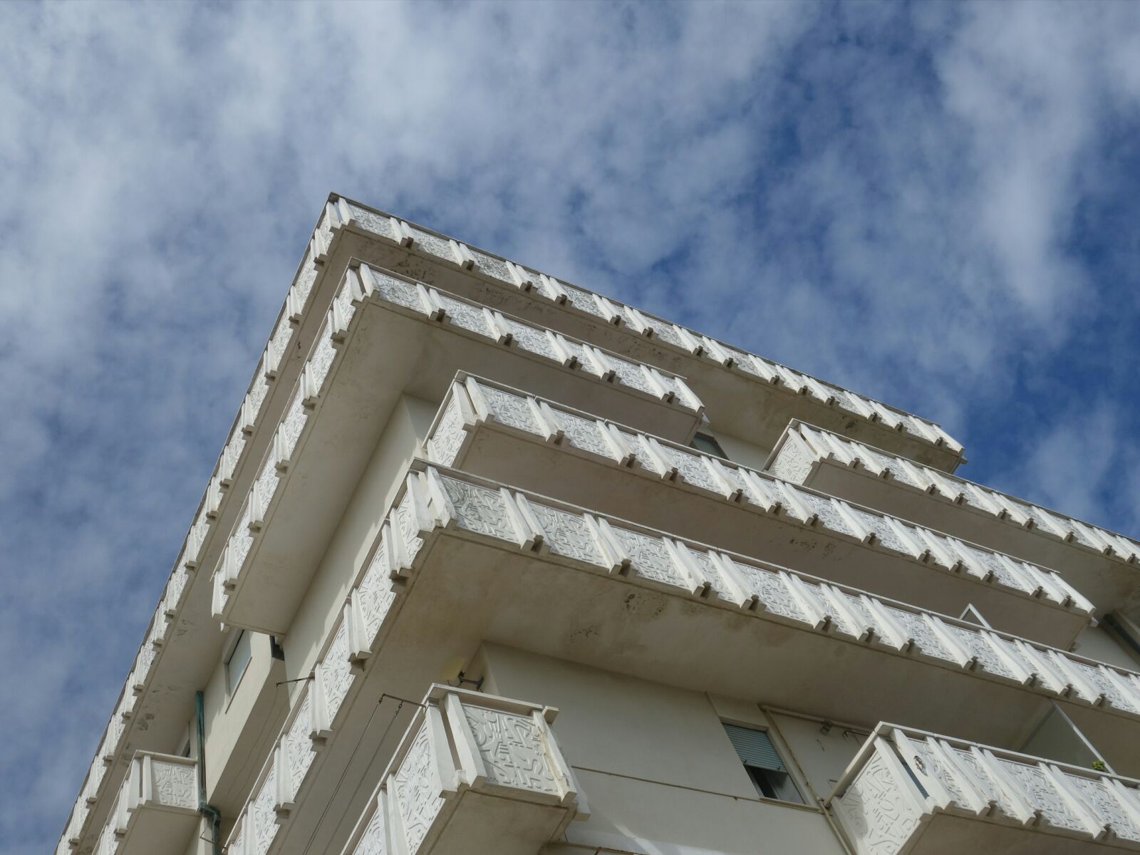 Sony Cyber-shot DSC-RX100 II sample photo. Facade, concrete, sky photography