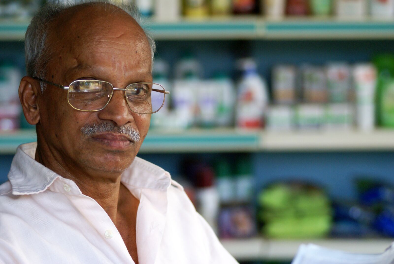 Sony Alpha DSLR-A100 sample photo. Indian, man, pharmacy photography