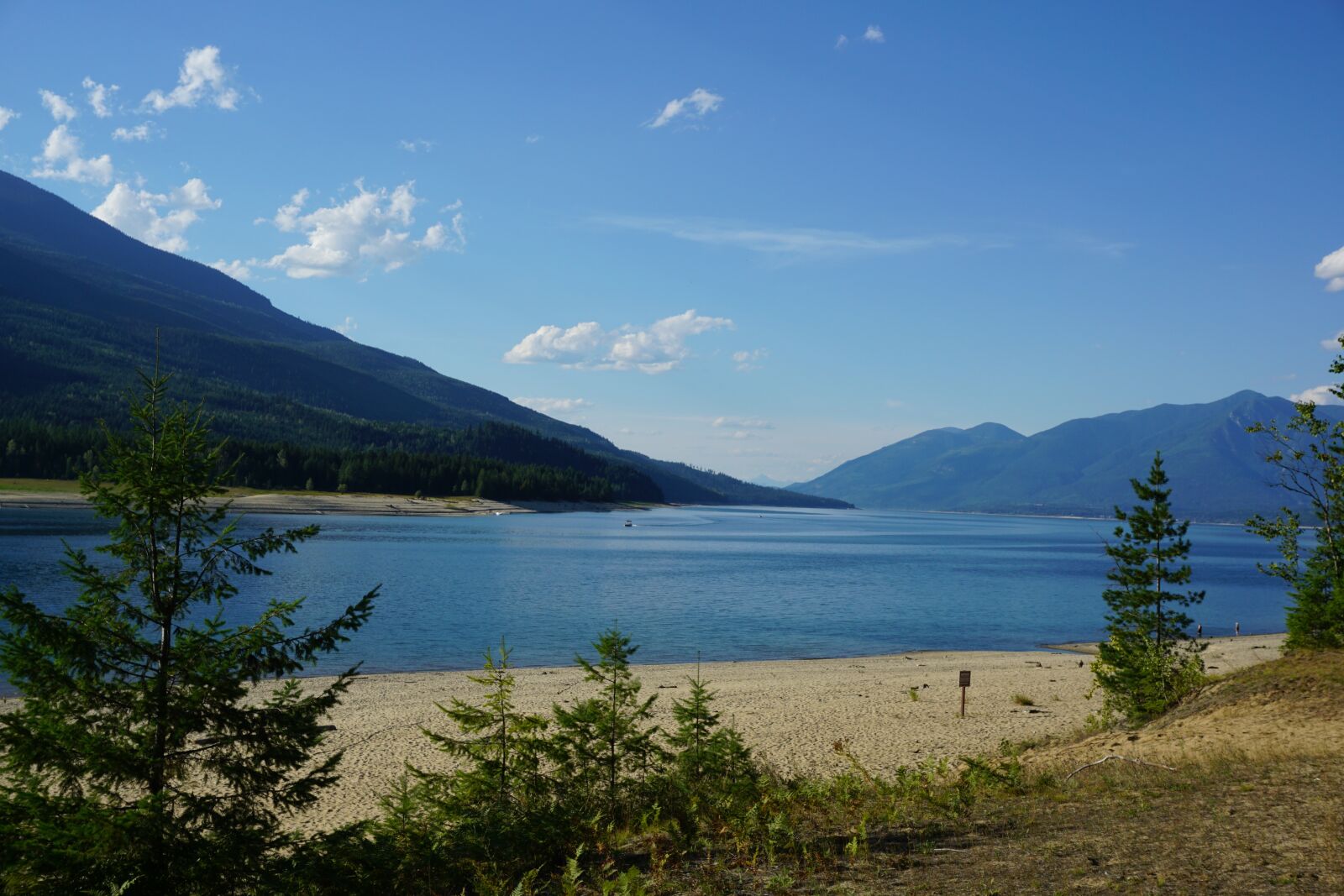 Sony E 16-50mm F3.5-5.6 PZ OSS sample photo. Canada, landscape, lake photography