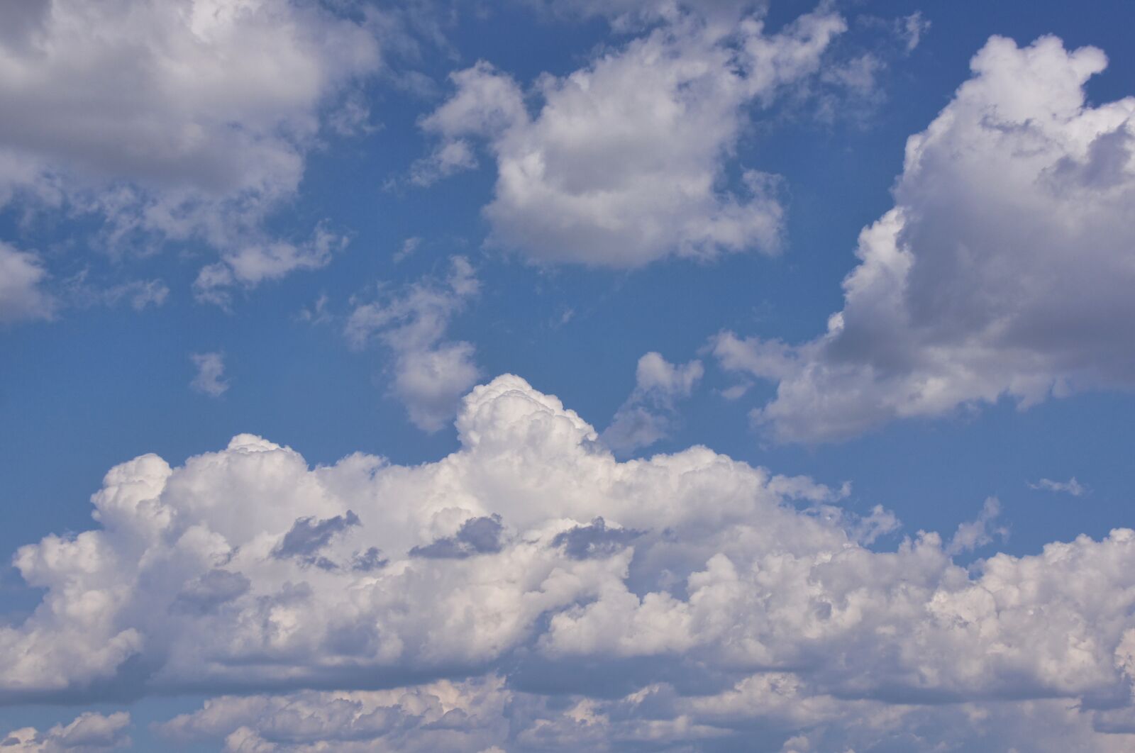 Sony Alpha DSLR-A580 sample photo. Clouds, sky, blue photography