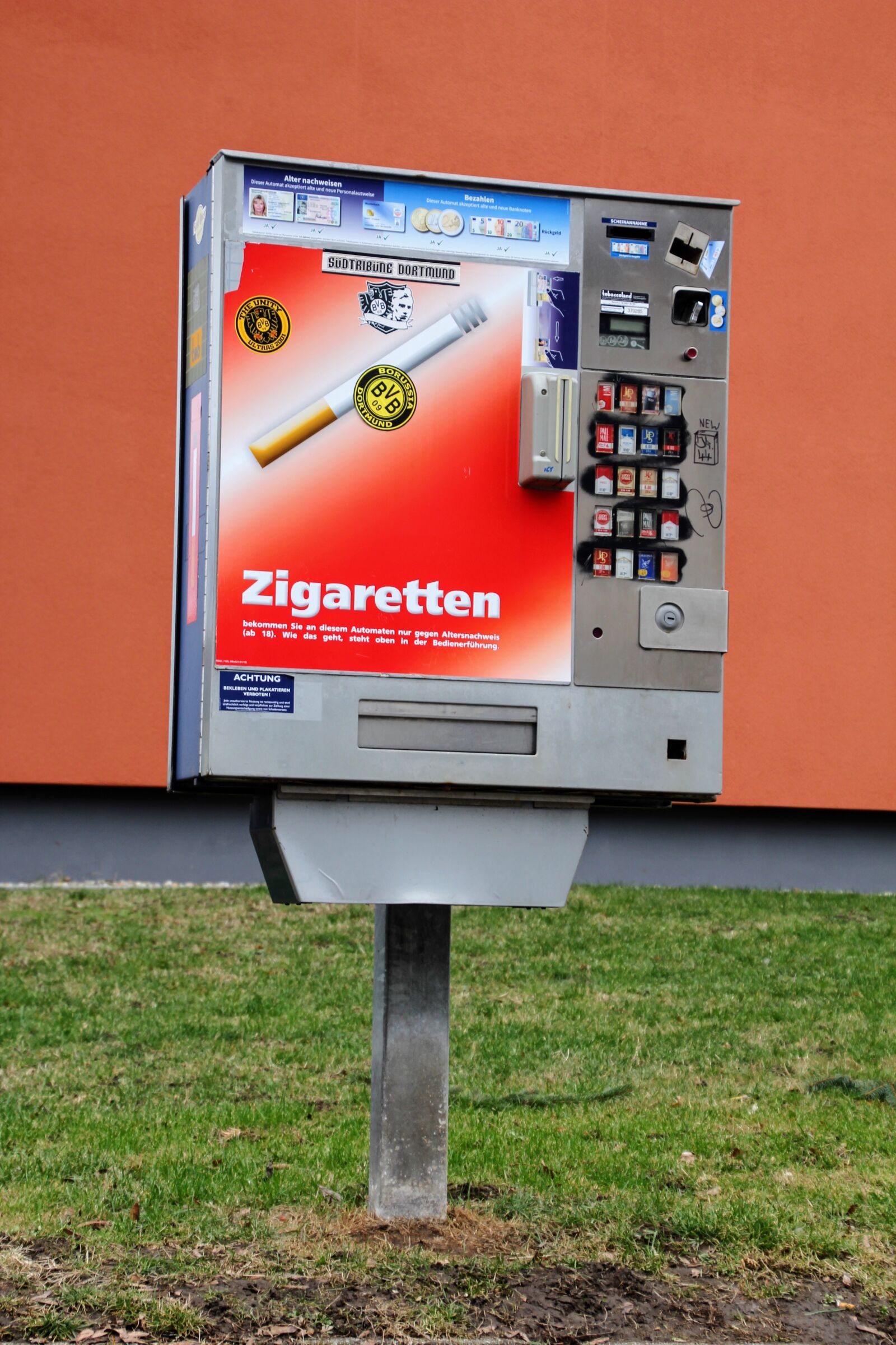 Canon EOS 60D sample photo. Automatic, cigarette machine, urban photography