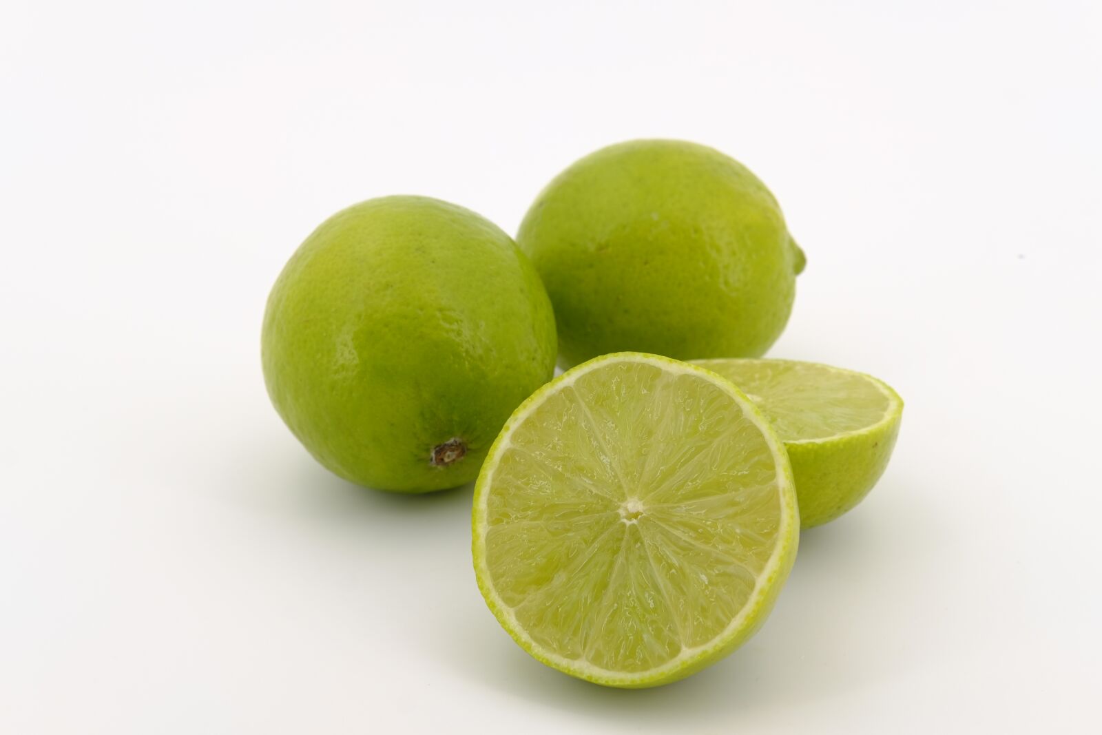 Fujifilm X-T2 + Fujifilm XF 35mm F2 R WR sample photo. Lime, limone, citrus photography