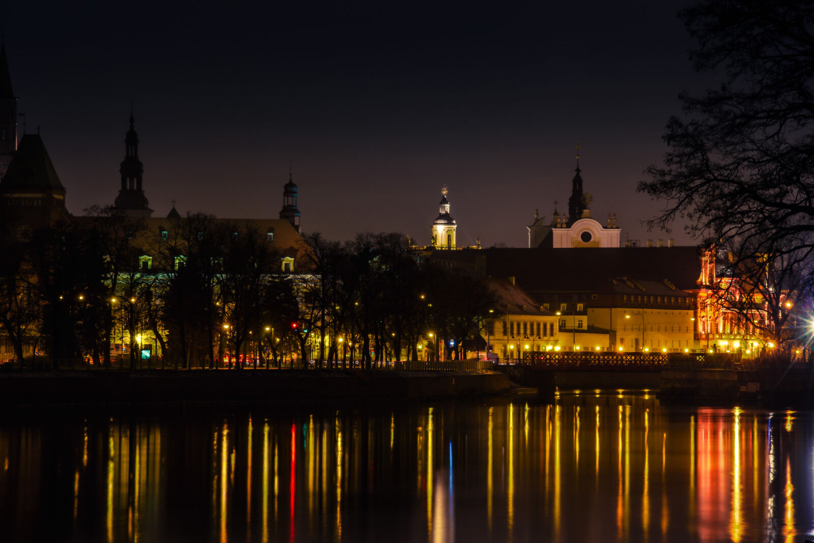 Canon EOS 60D + Canon EF-S 18-135mm F3.5-5.6 IS STM sample photo. Light, night, odra, river photography