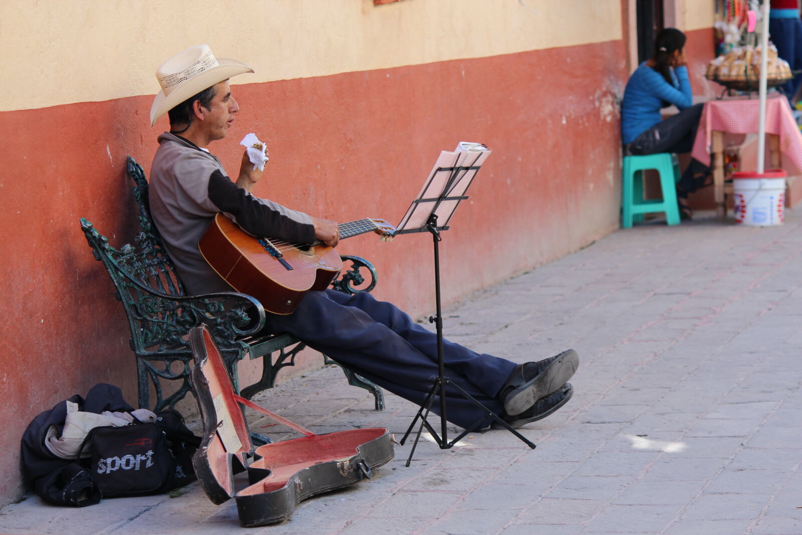 Canon EF-S 55-250mm F4-5.6 IS sample photo. Bench, mexico, musician, people photography