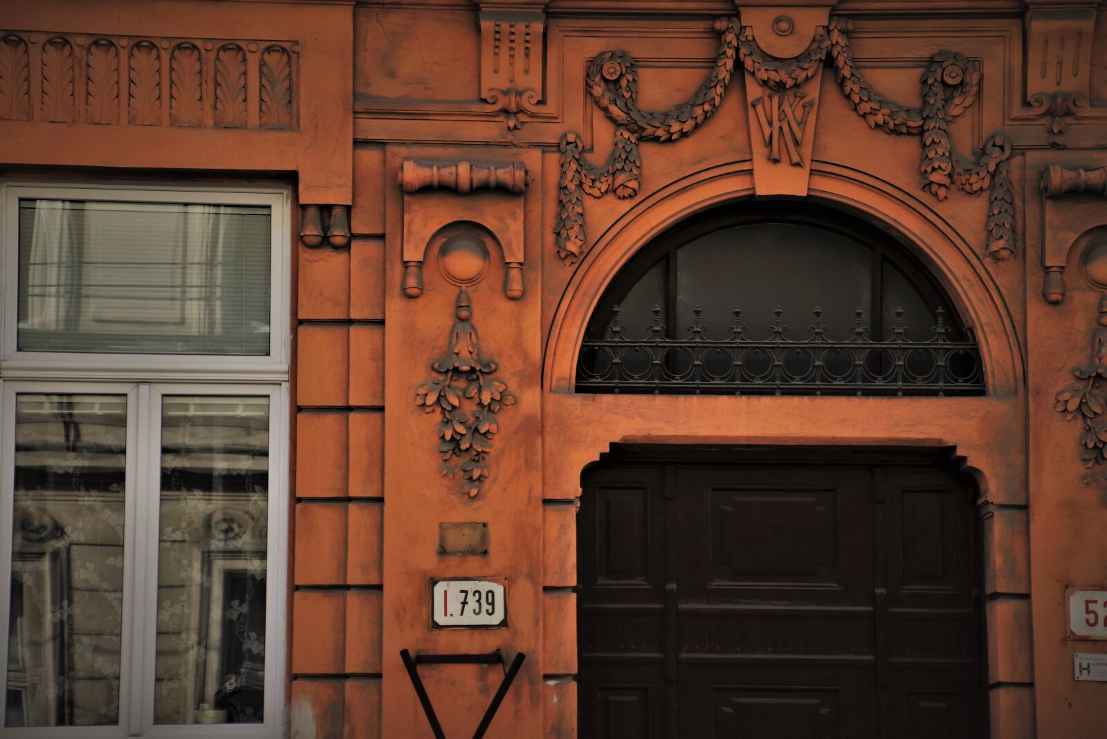 Canon EOS 80D sample photo. Entrance, bow, building photography