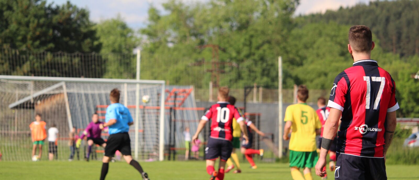 Canon EF-S 55-250mm F4-5.6 IS STM sample photo. Football, player, footballer photography