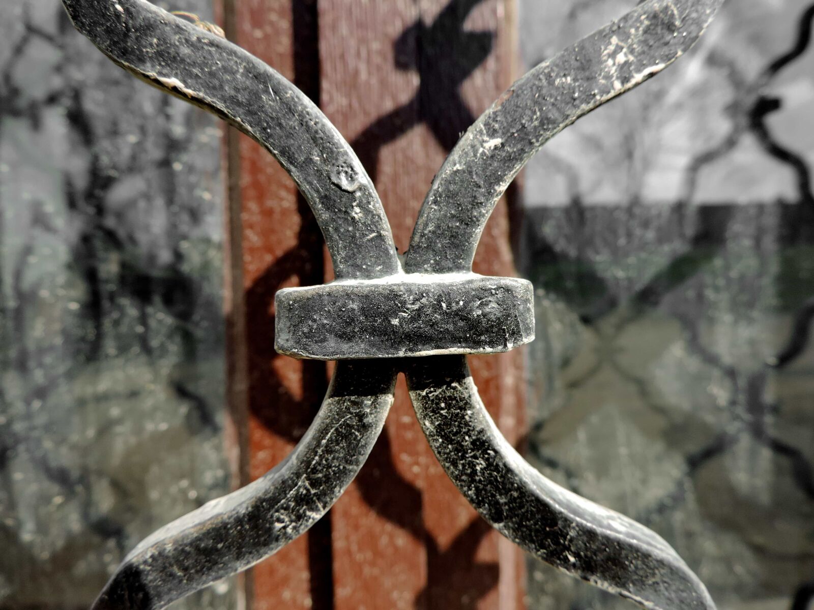 Nikon Coolpix P520 sample photo. Cast iron, iron, old photography