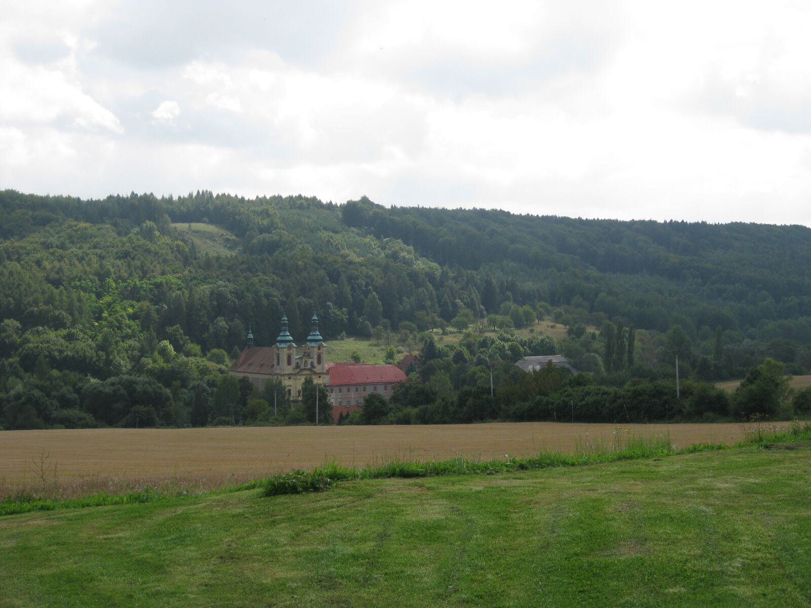 Canon PowerShot SD1100 IS (Digital IXUS 80 IS / IXY Digital 20 IS) sample photo. Church, forest, monument photography