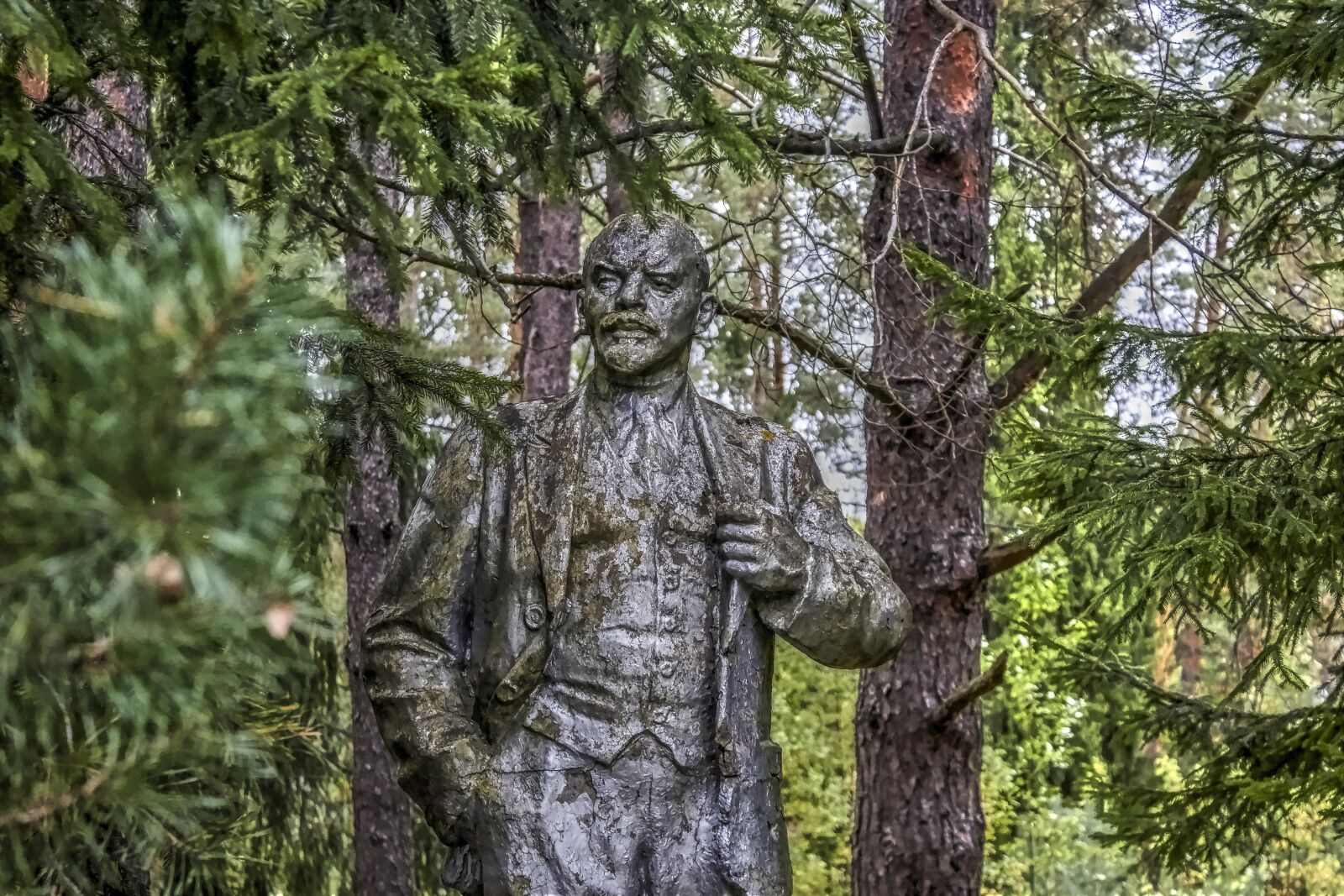 Canon EOS 600D (Rebel EOS T3i / EOS Kiss X5) sample photo. Lenin, sculpture, monument photography