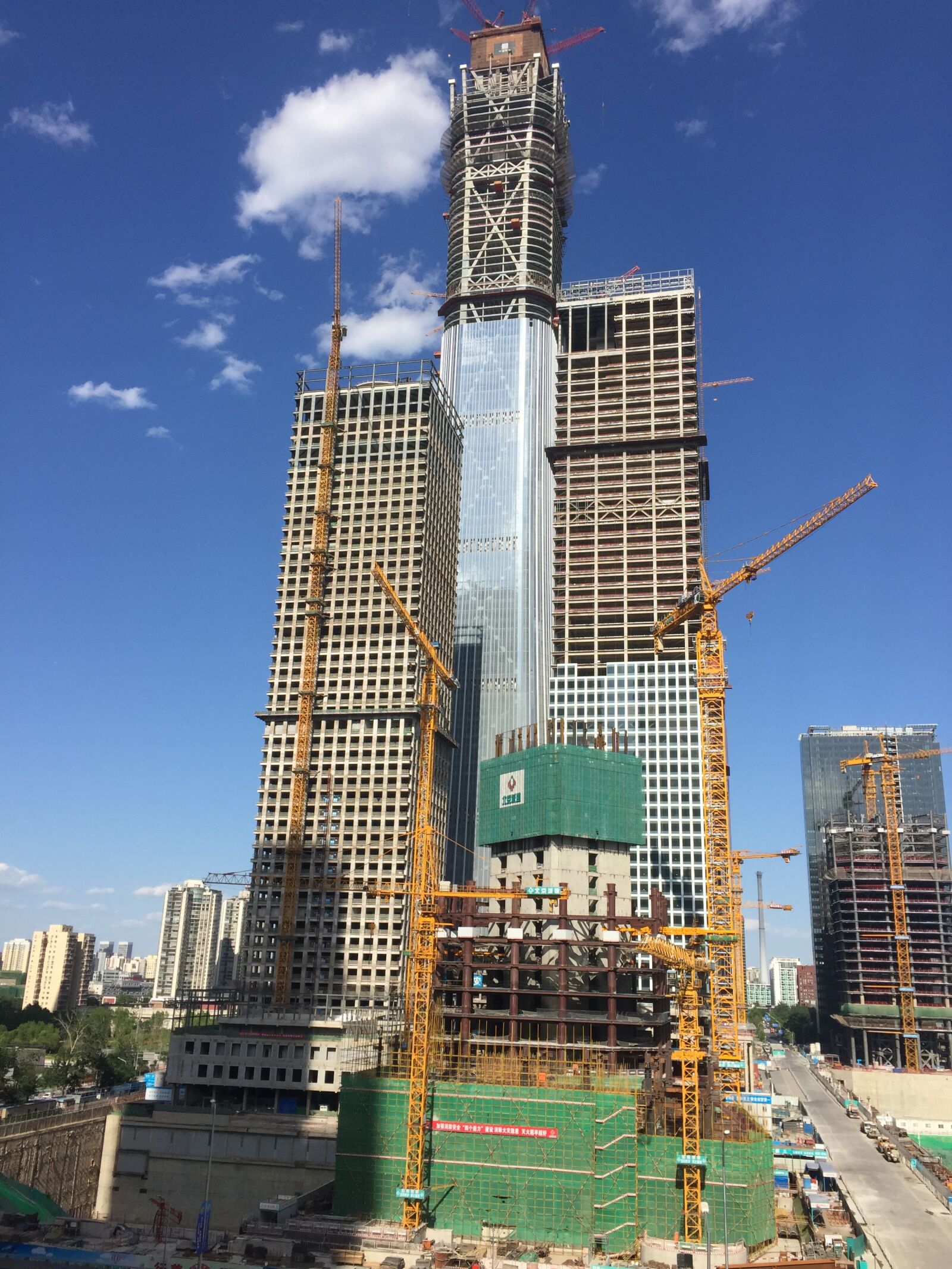 iPhone 6 back camera 4.15mm f/2.2 sample photo. China, beijing, skyscraper photography