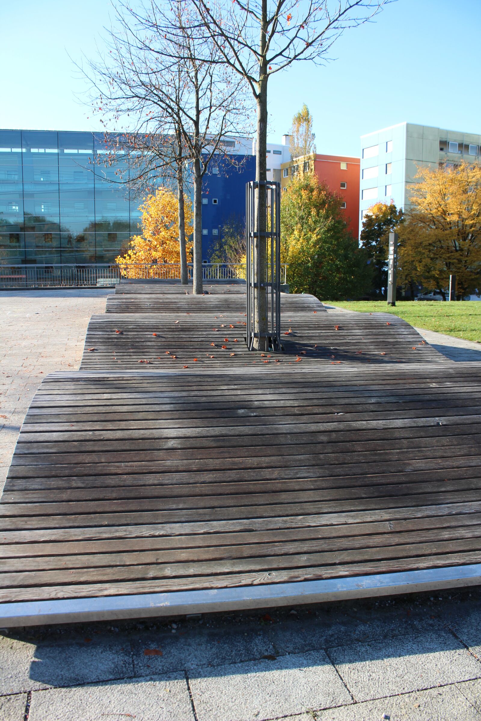 Canon EOS 1300D (EOS Rebel T6 / EOS Kiss X80) sample photo. Park, architecture, autumn photography